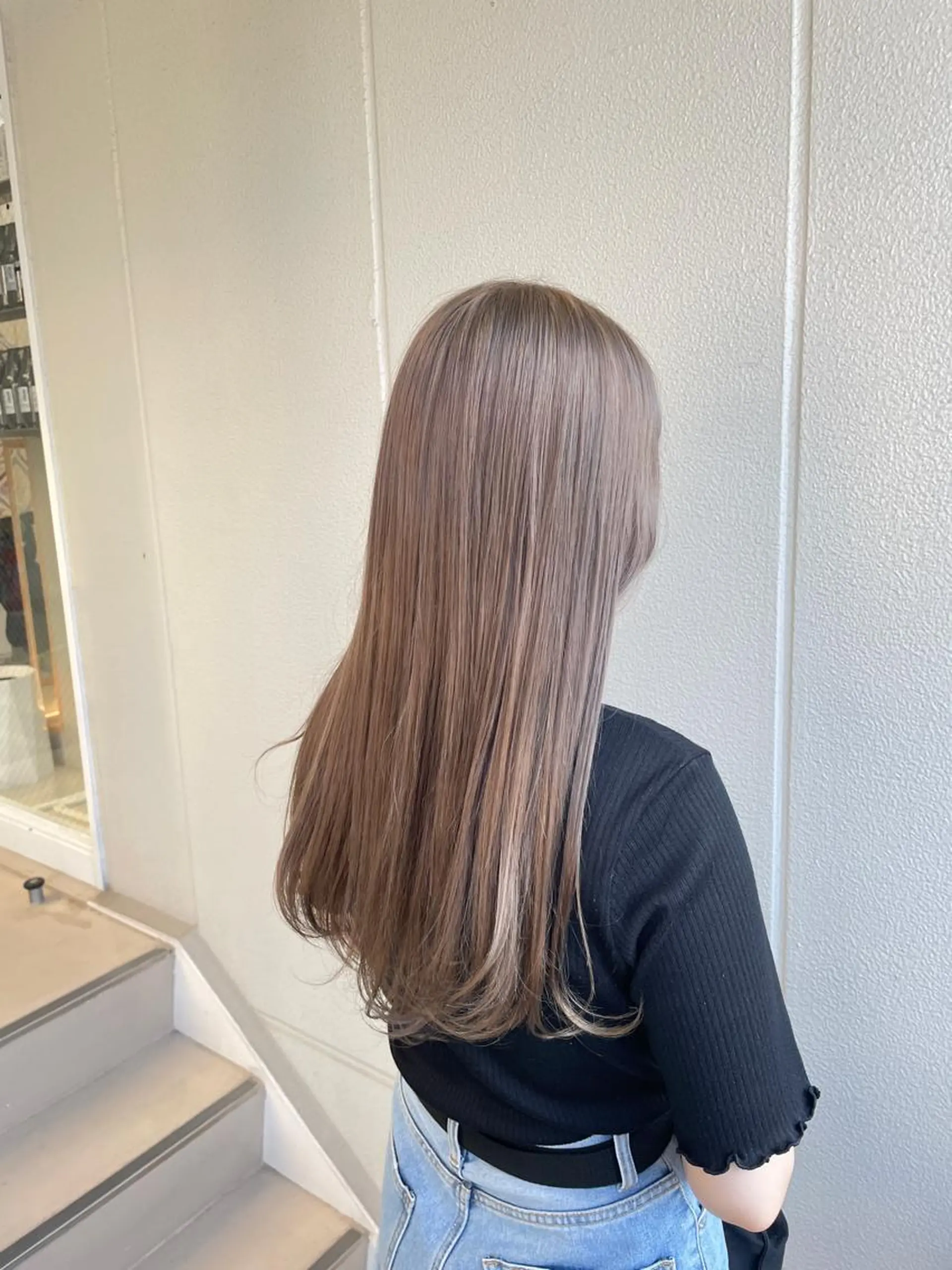 ロング カラー ヘアアレンジ ベージュカラー ミルクティーベージュ 艶髪✨寒色カラー✨ 翁長孝輔のヘアスタイル