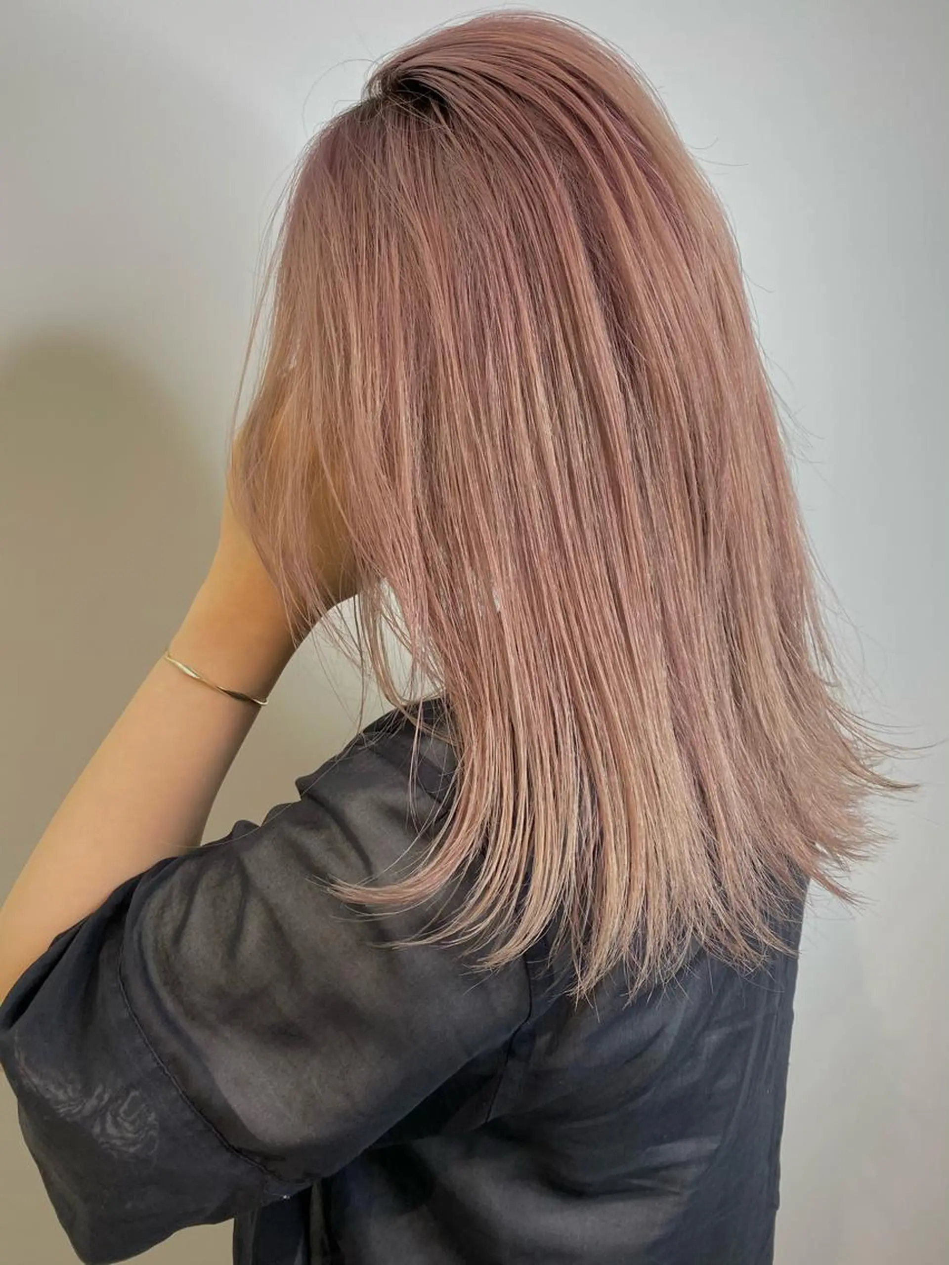 セミロング カラー ベージュカラー ピンクカラー ピンクベージュ カット ヘアカラー トリートメント 仲川 和人のヘアスタイル