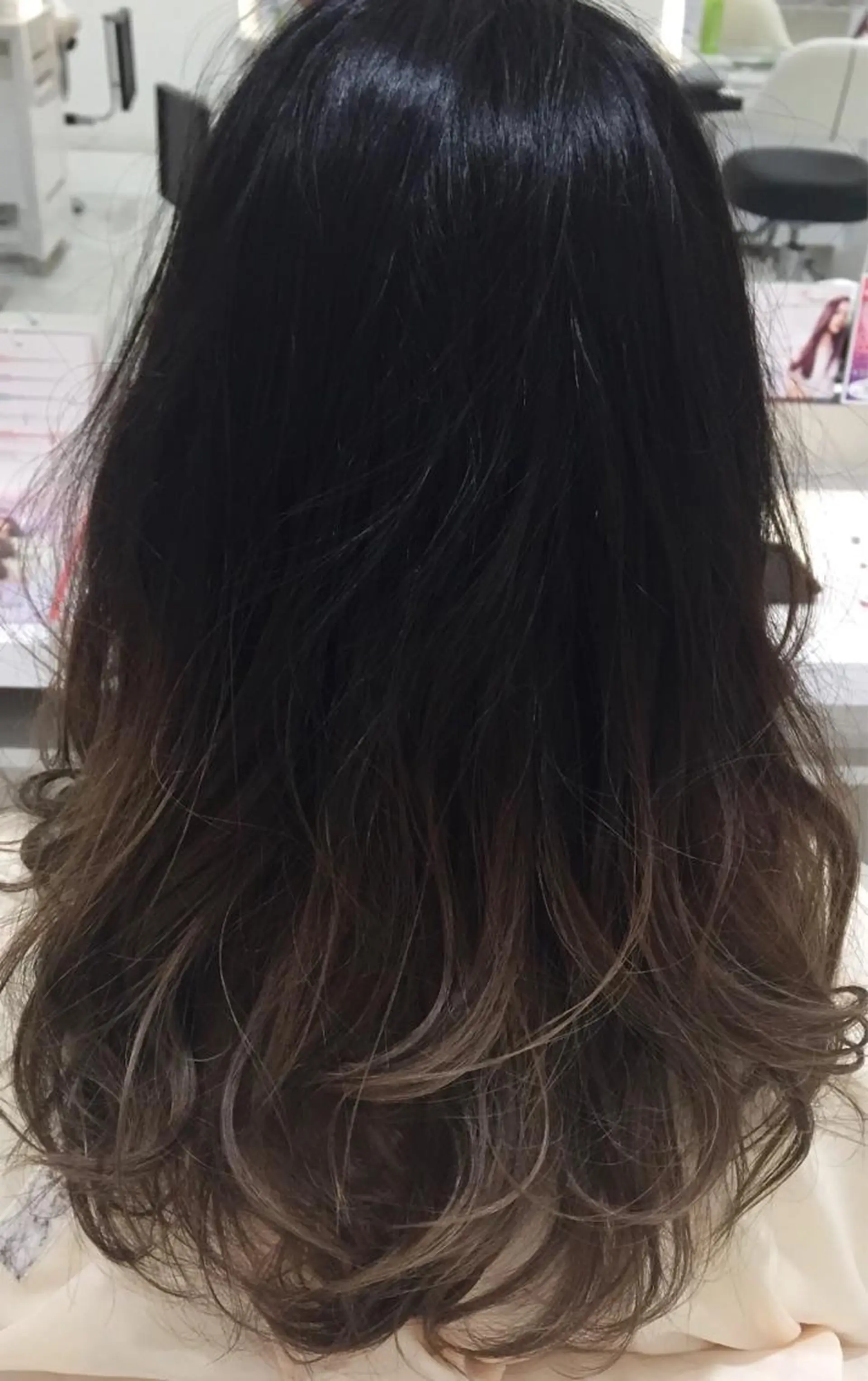 セミロング カラー ヘアアレンジ アッシュ アッシュグレー グラデーションカラー カット ヘアカラー トリートメント 山北 咲子のヘアスタイル