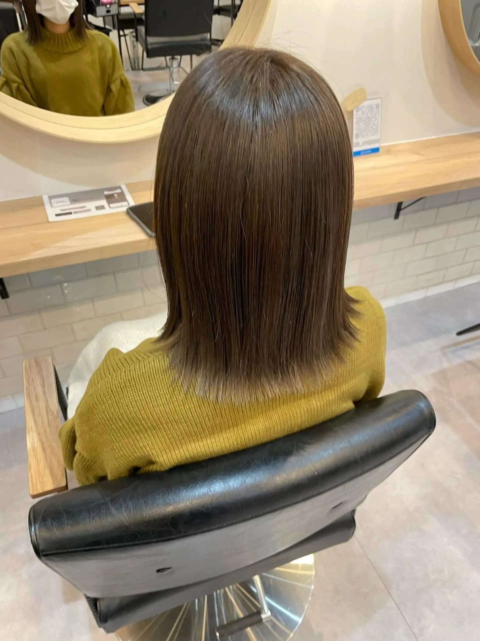 ミディアム カラー akane .のヘアスタイル