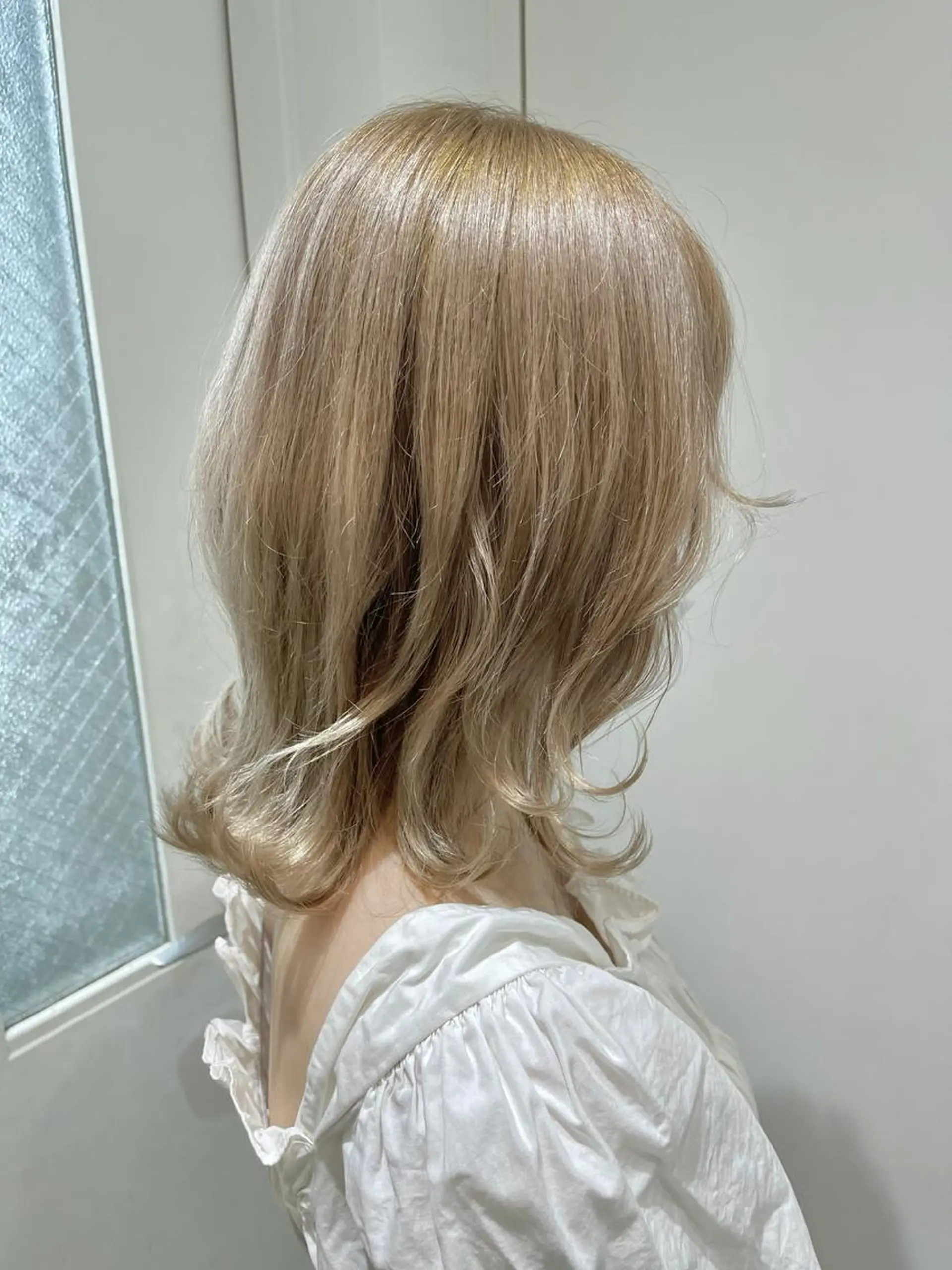 セミロング カラー パーマ ヘアアレンジ ベージュカラー ブリーチ ケアブリーチ ミルクティーベージュ ヘアカラー トリートメント filo byFeria渋谷所属・ハイライト/透明感 髪質改善/石田幸輔のヘアスタイル