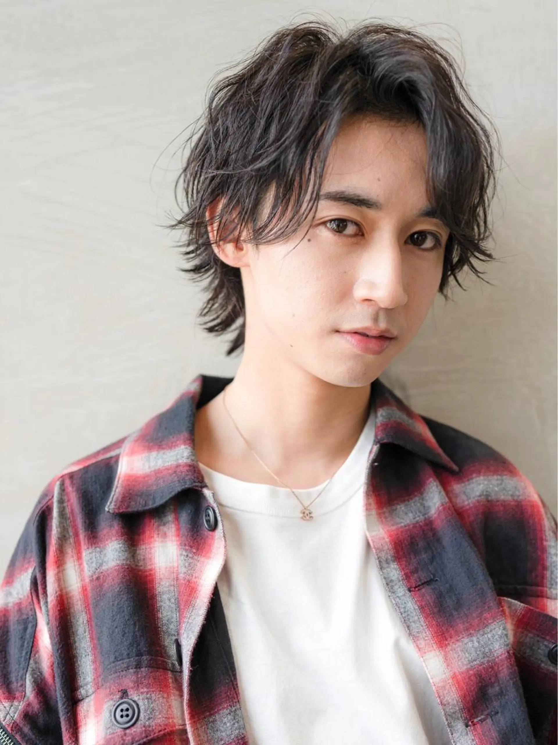 ミディアム パーマ メンズ SNSで大バズり‼️ 欧米風ヘア大ヒット中のヘアスタイル