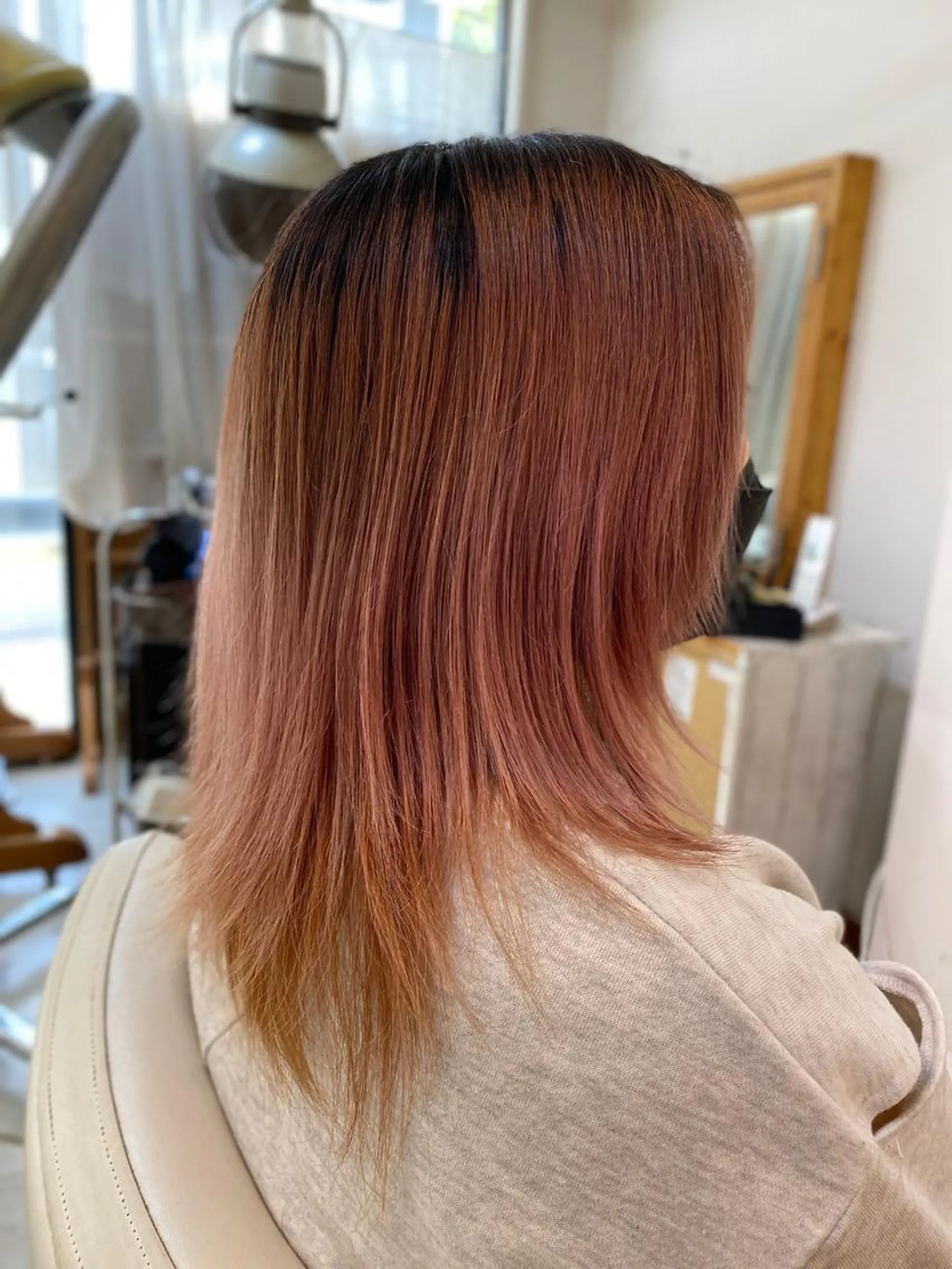 ミディアム カラー アディクシーカラー ブリーチ ダブルカラー イヤリングカラー グラデーションカラー CRADLE Takeuchiのヘアスタイル