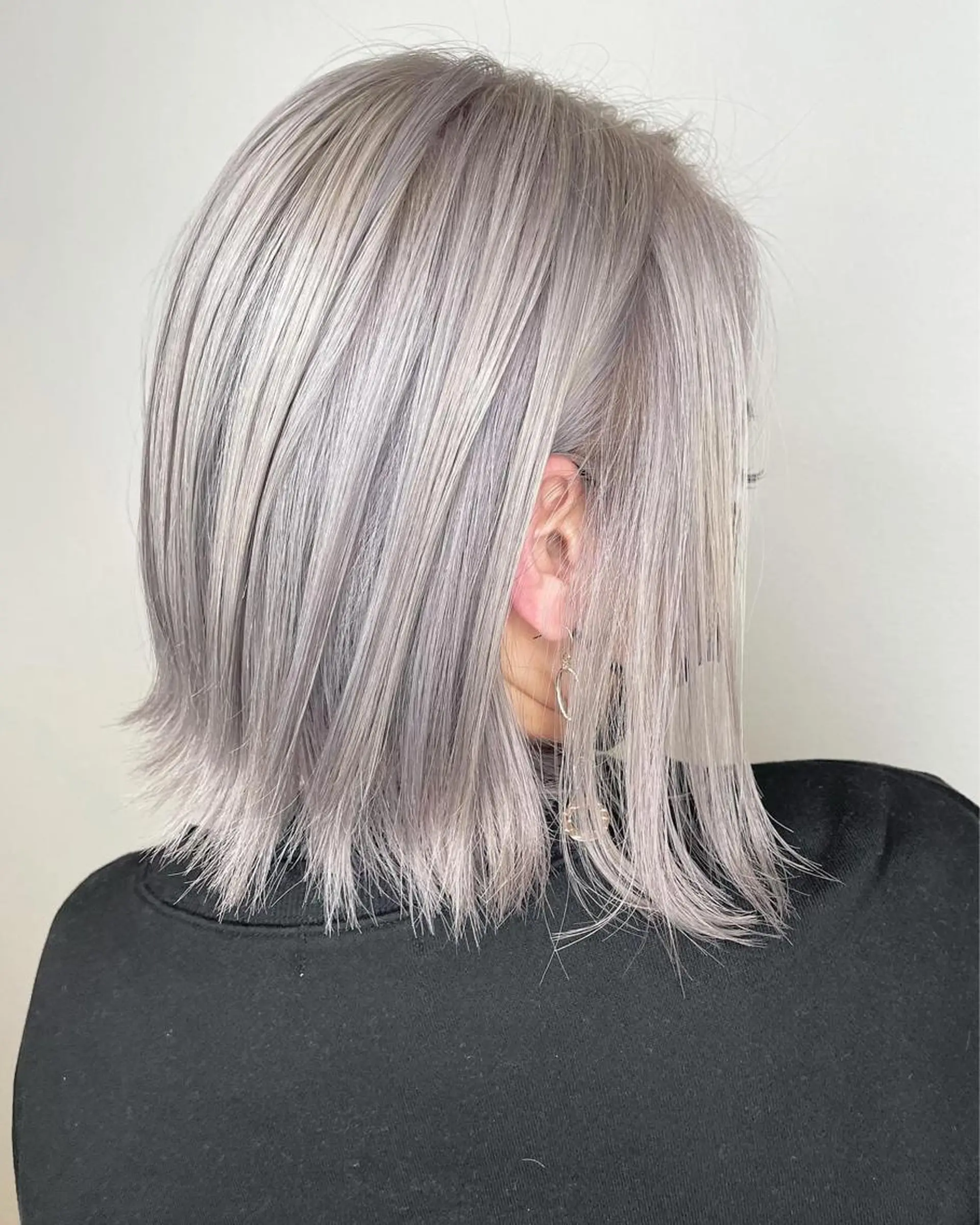 ミディアム カラー アッシュ ブリーチ ハイトーンカラー シルバー ホワイトシルバー ヘアカラー トリートメント 河合秀明/ハイライト /インナーカラーのヘアスタイル