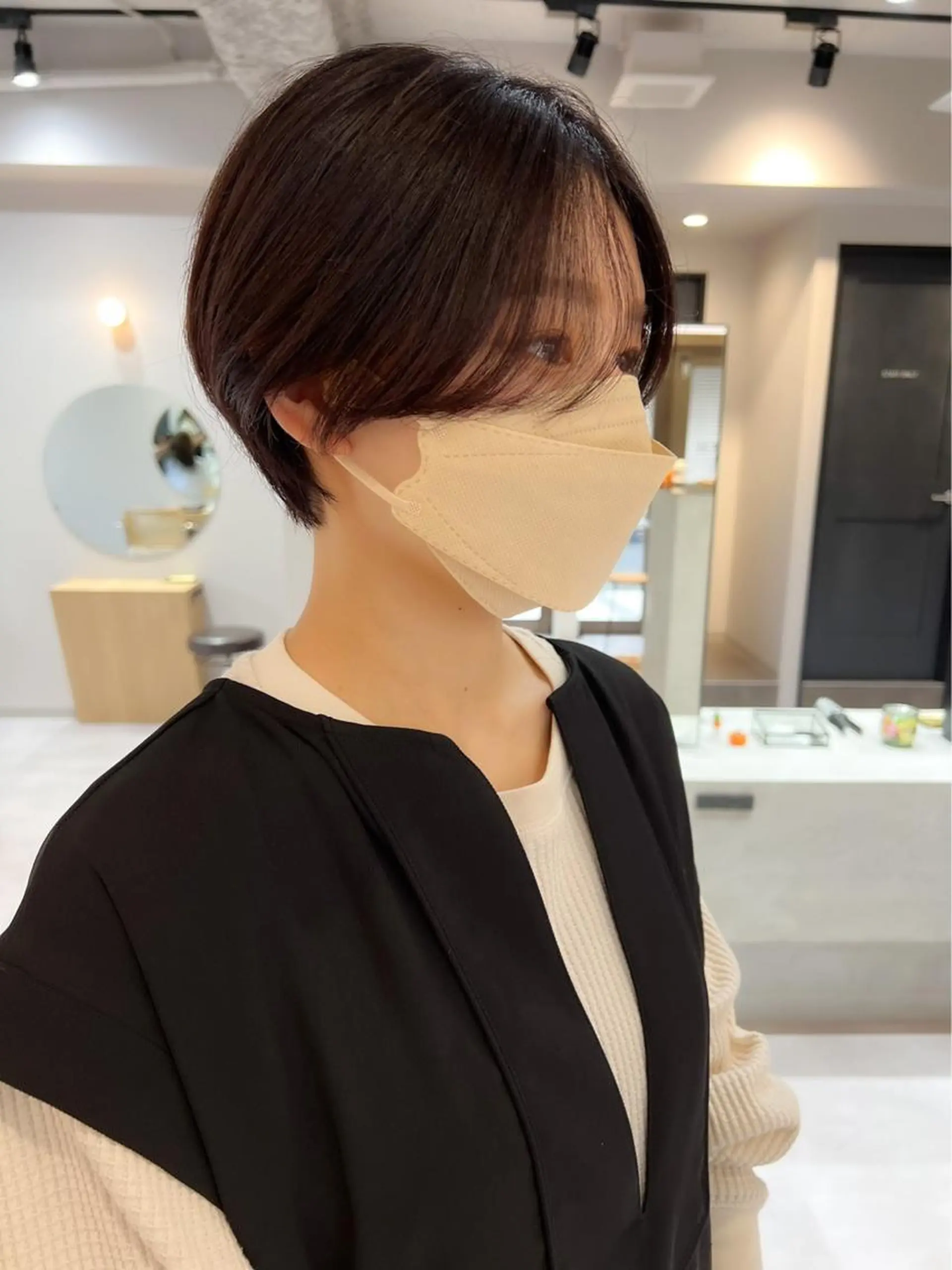ショート カラー カット ヘアカラー トリートメント HACCH （ハッチ）所属・丁寧なブリーチ& ・レイヤーショートのヘアスタイル