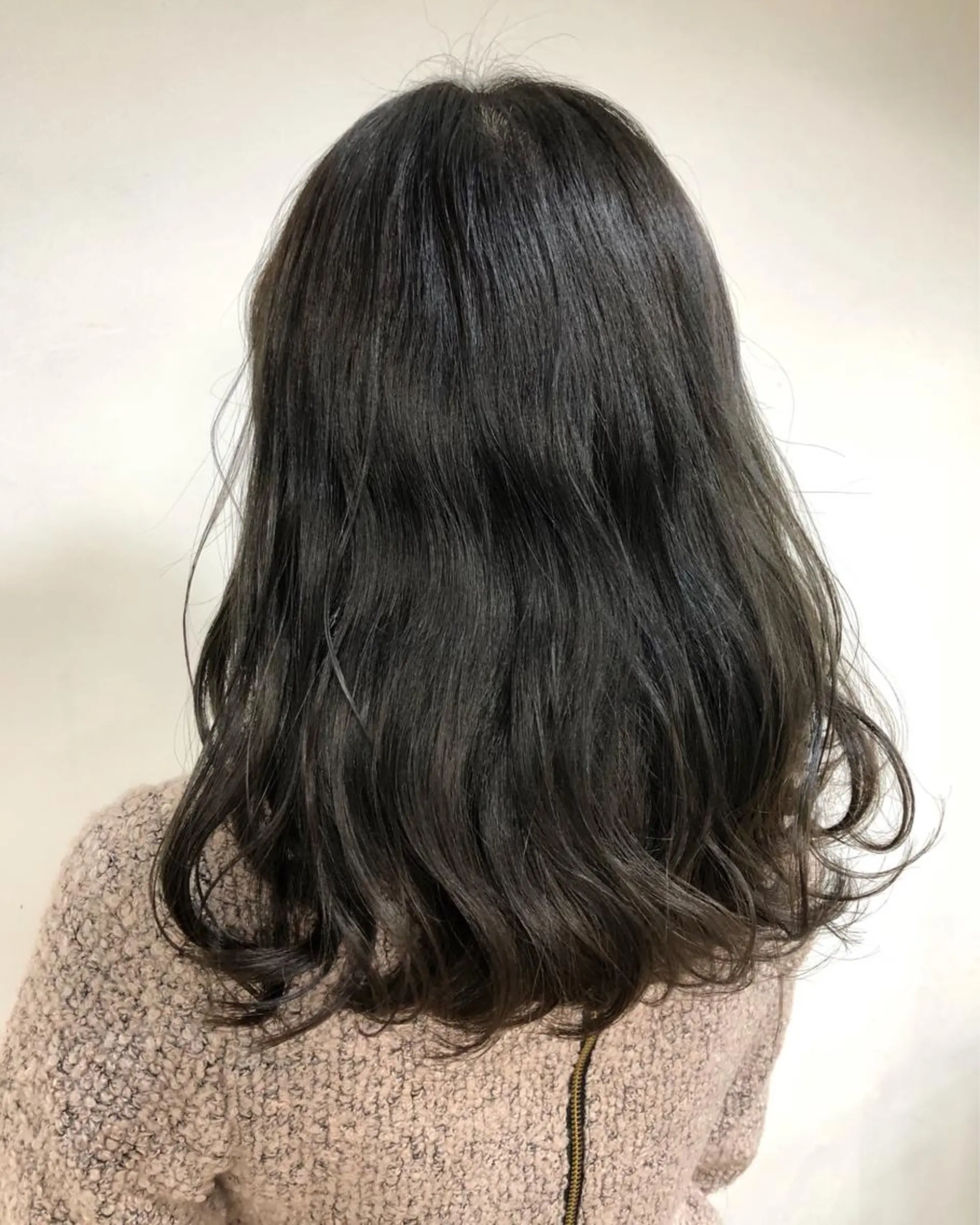 ミディアム カラー ヘアアレンジ アッシュ 黒髪 カット ヘアカラー 遠藤 拓馬のヘアスタイル