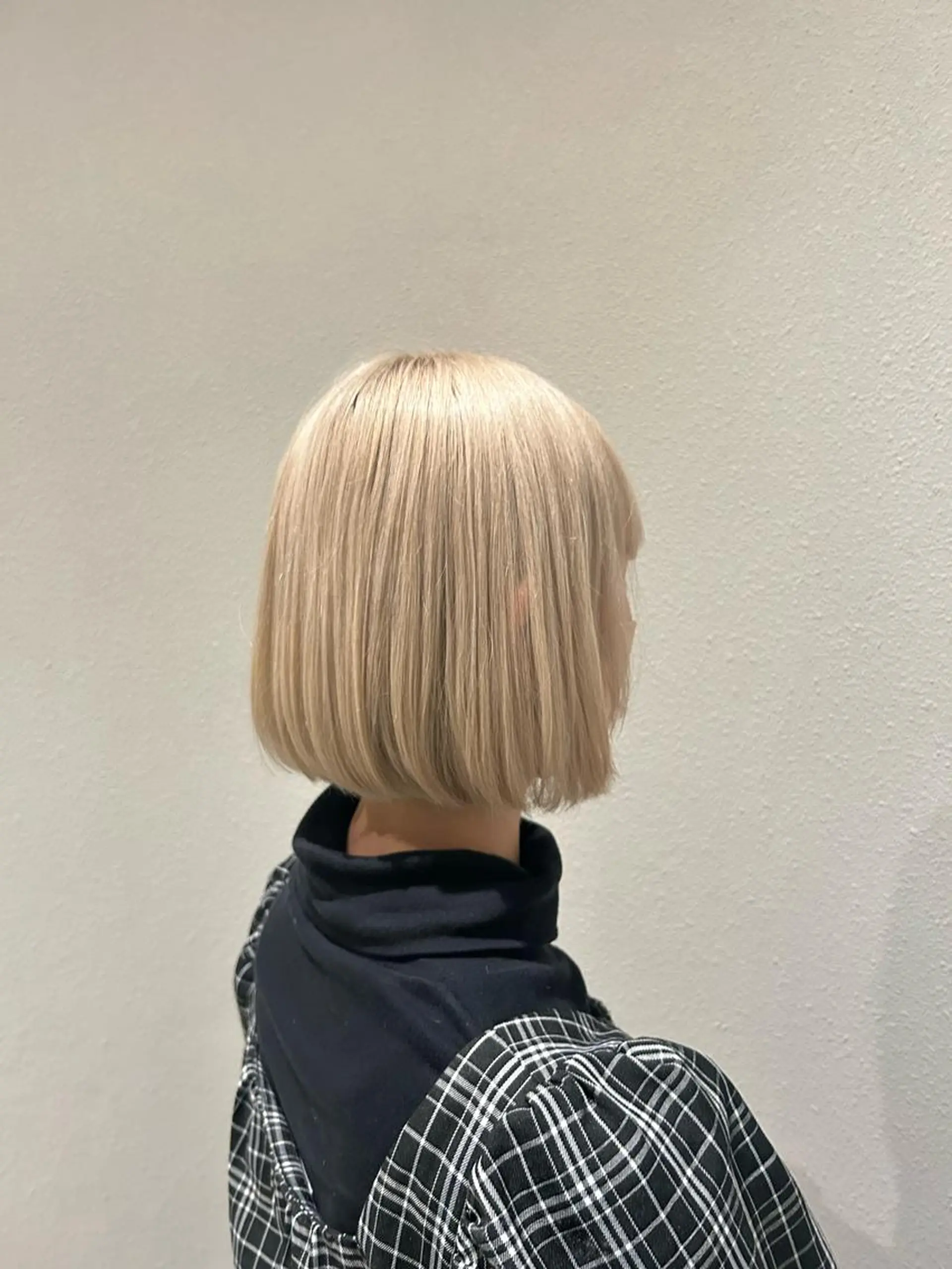 ショート カラー ブリーチ ハイトーンカラー ボブ トリートメント 💙ルル💙 ハイトーン/レイヤーのヘアスタイル