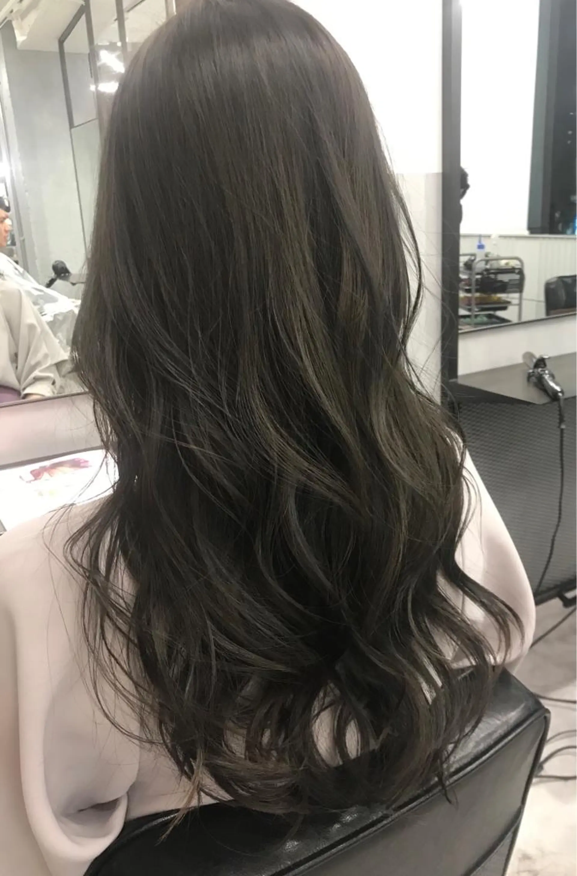 ロング アッシュ ハイライト 色気レイヤー& ショートはお任せ🌟のヘアスタイル