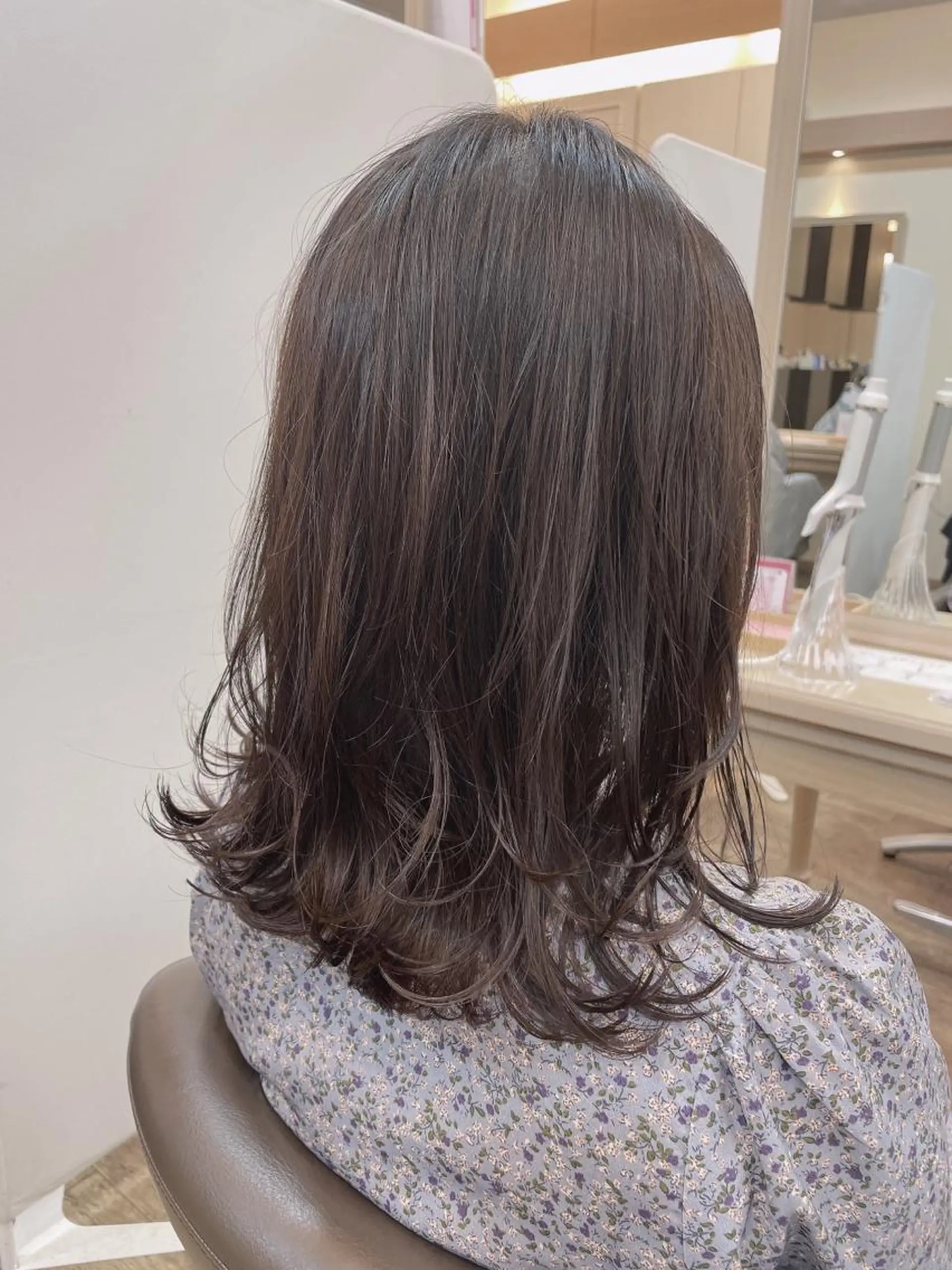 ミディアム くびれヘア くびれレイヤー レイヤーカット カット ヘアカラー 尚平 髪質改善 大人のデザインカラーのその他イメージ
