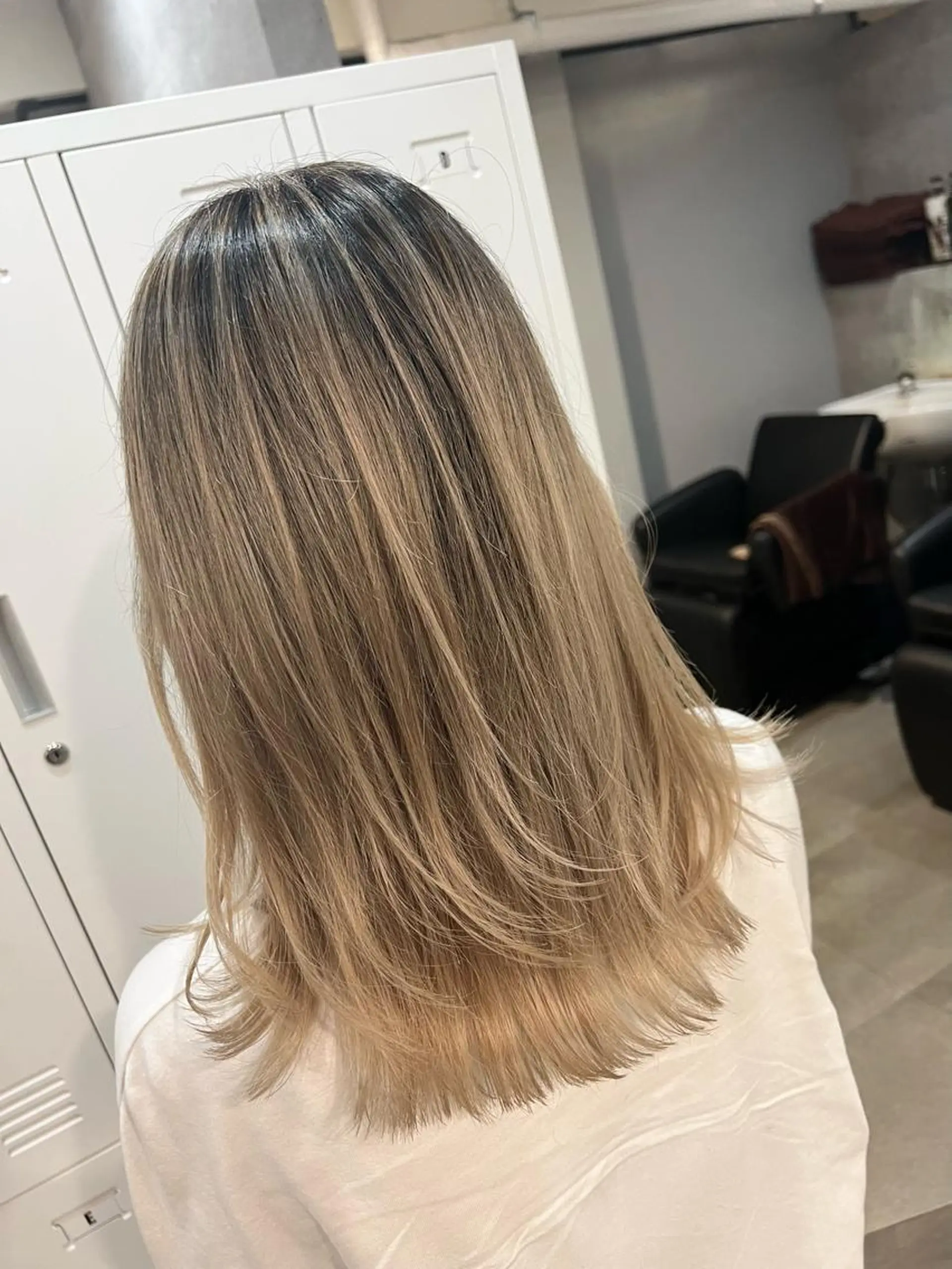 カラー バレイヤージュ ベージュカラー ブリーチ ブロンド ブロンドベージュ ヘアカラー 寺嶋 貴大のヘアスタイル