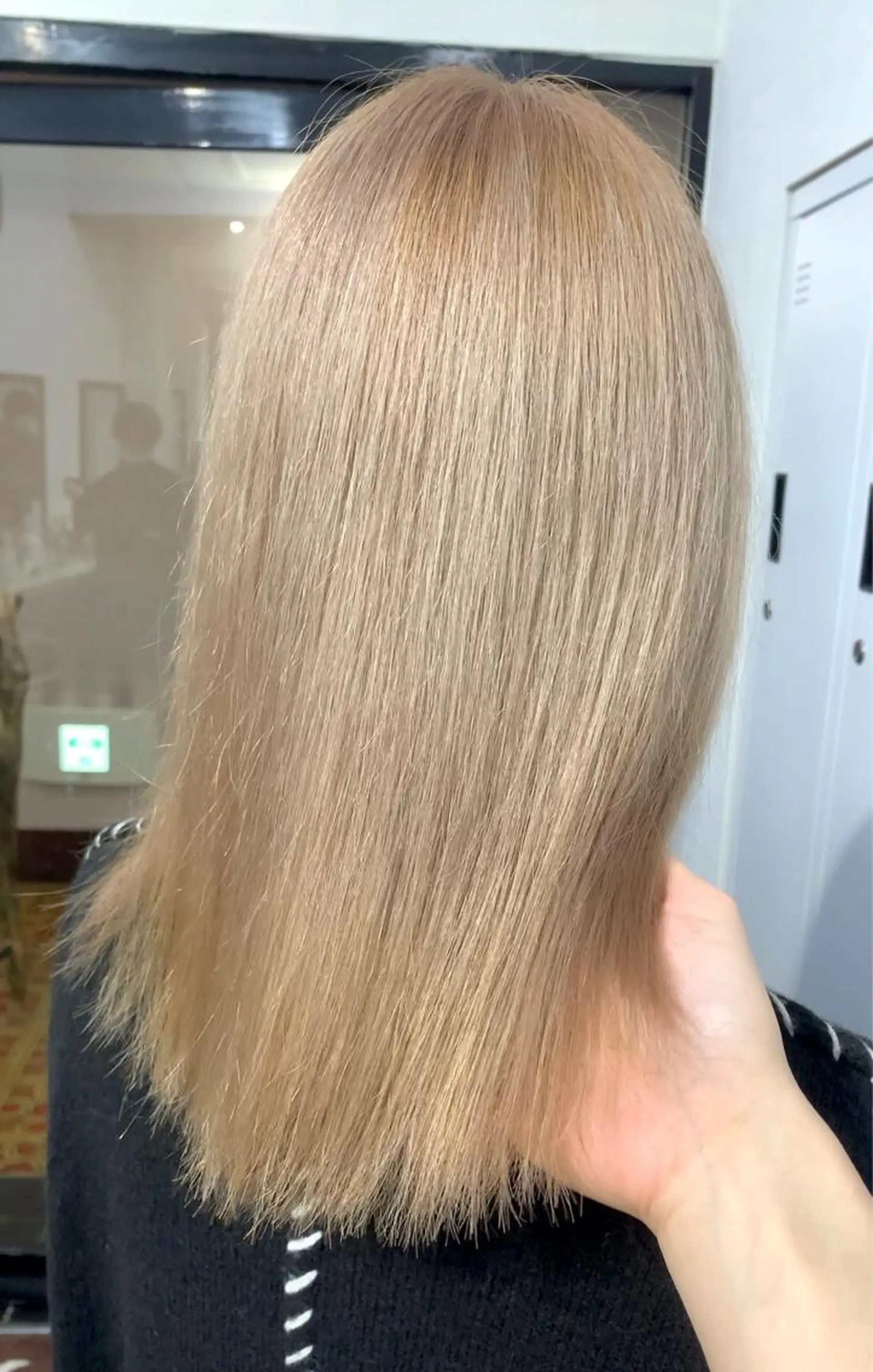 セミロング カラー ブリーチ ケアブリーチ ヘアカラー 🧠U-topia 西村彩🧠のヘアスタイル
