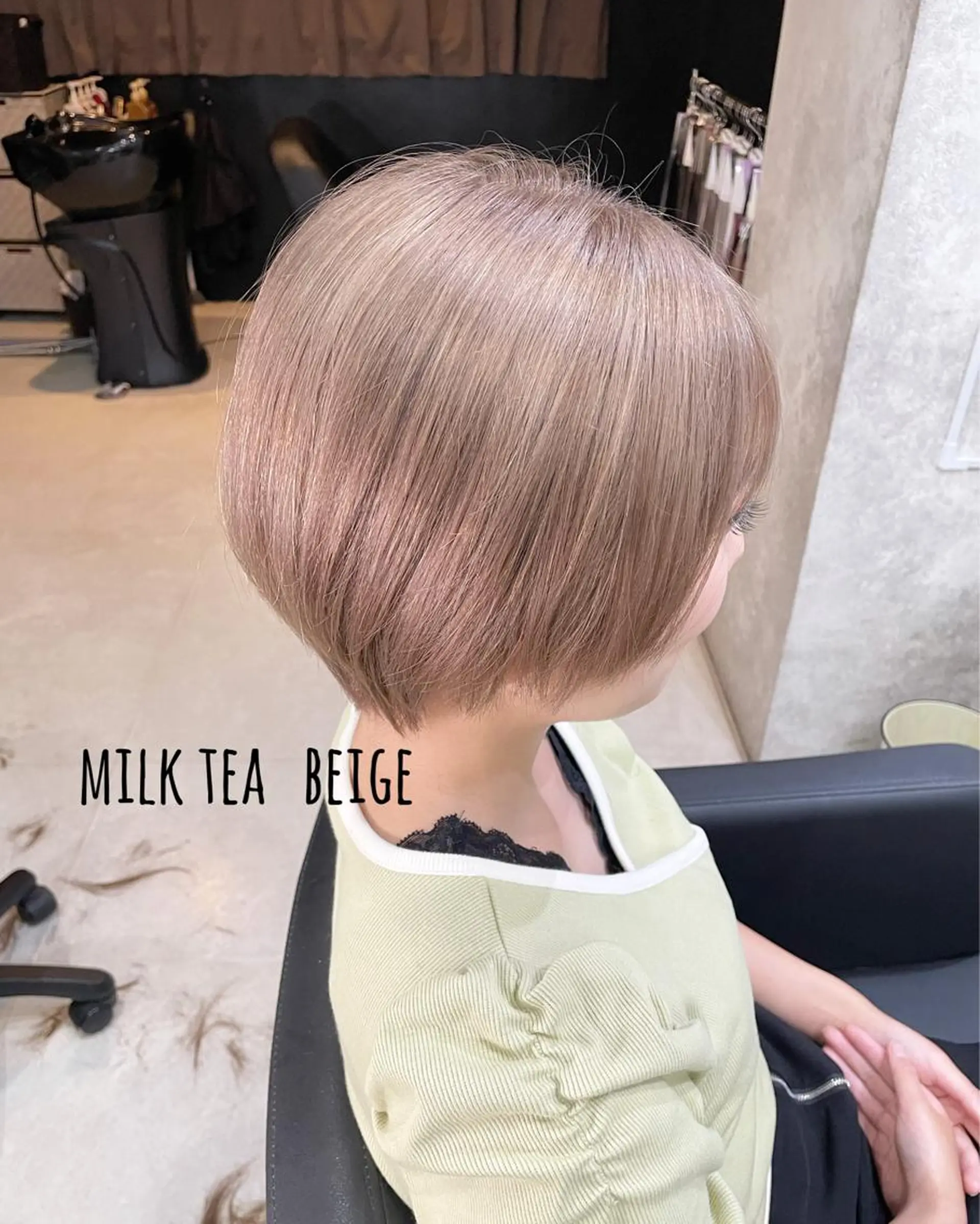 ショート カラー ベージュカラー ハイトーンカラー ハイトーンベージュ ミルクティーベージュ ショートヘア ヘアカラー トリートメント Nino（ニーノ）所属・にしき さんのヘアスタイル