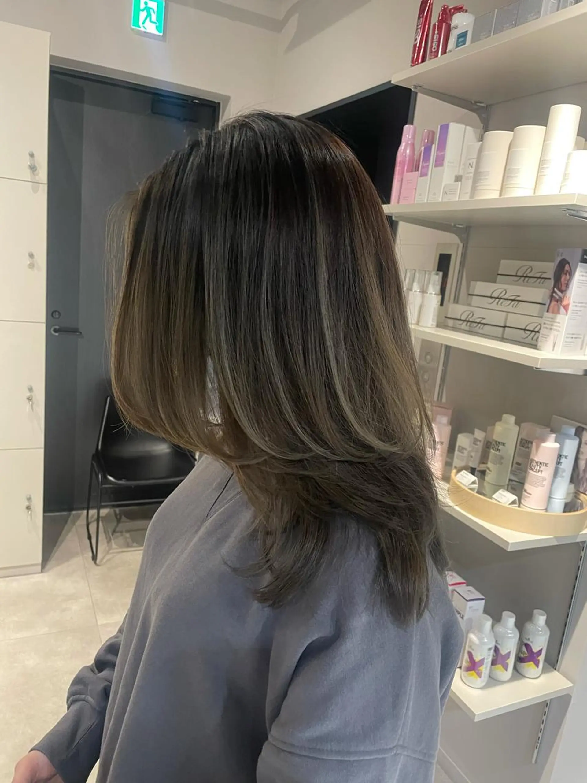 ミディアム カラー バレイヤージュ レイヤーカット ヘアカラー トリートメント ブリーチ👩‍🦳/ ‪✂︎MANAMIのヘアスタイル