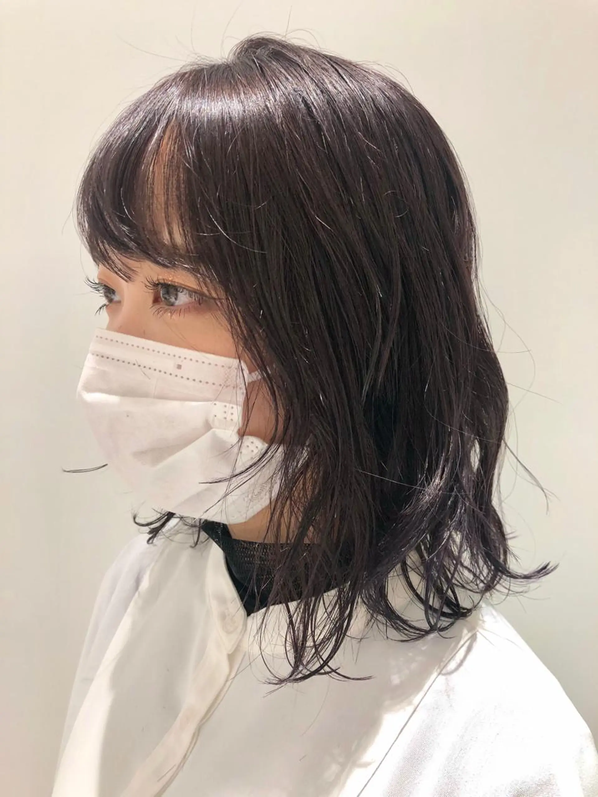 ミディアム カラー ベージュカラー ハイライトカラー バイオレットカラー ハイライト 古屋 花織のヘアスタイル