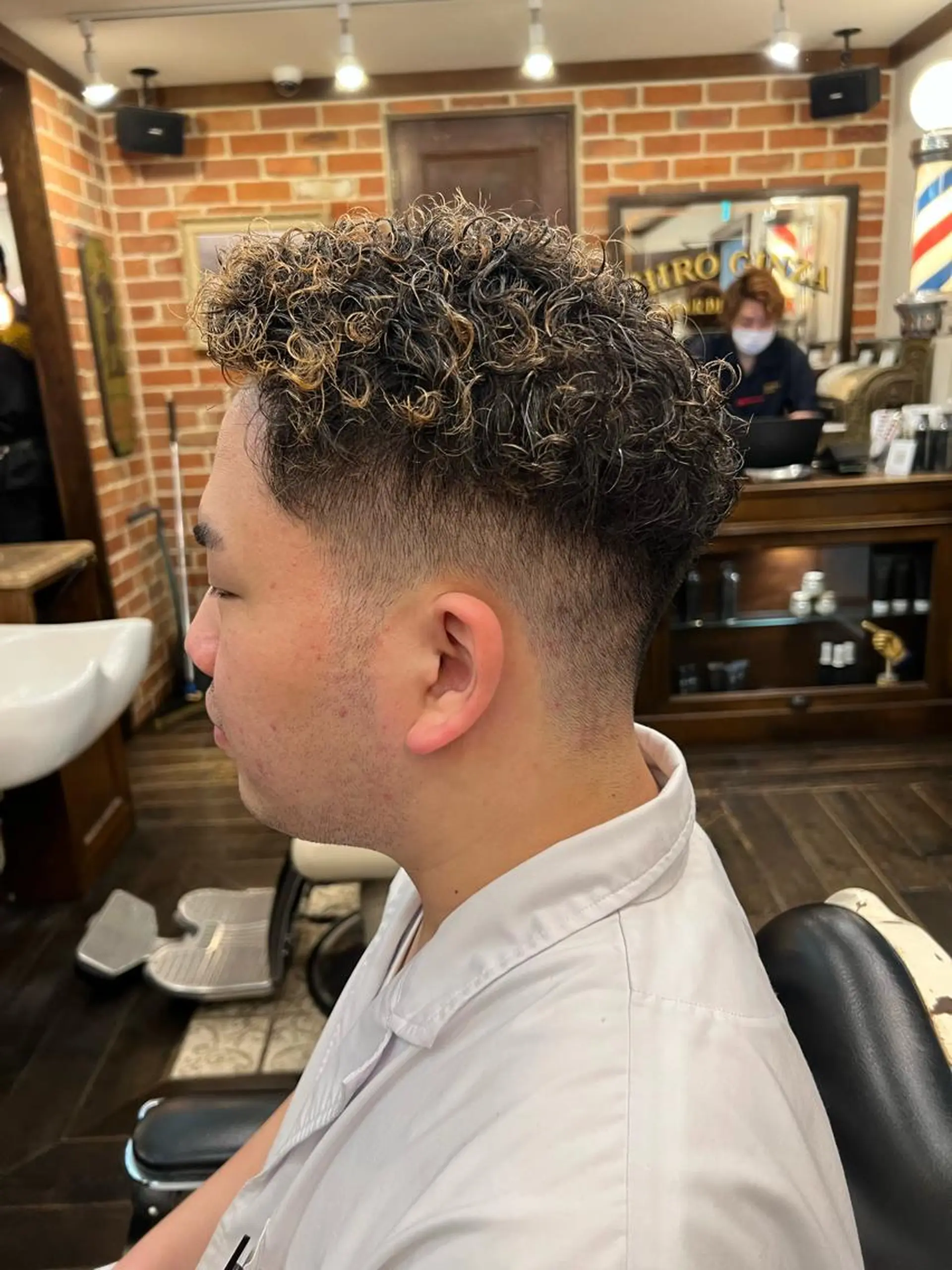 ショート パーマ メンズ バーバーショップ新宿店所属・大久保 竣太のヘアスタイル