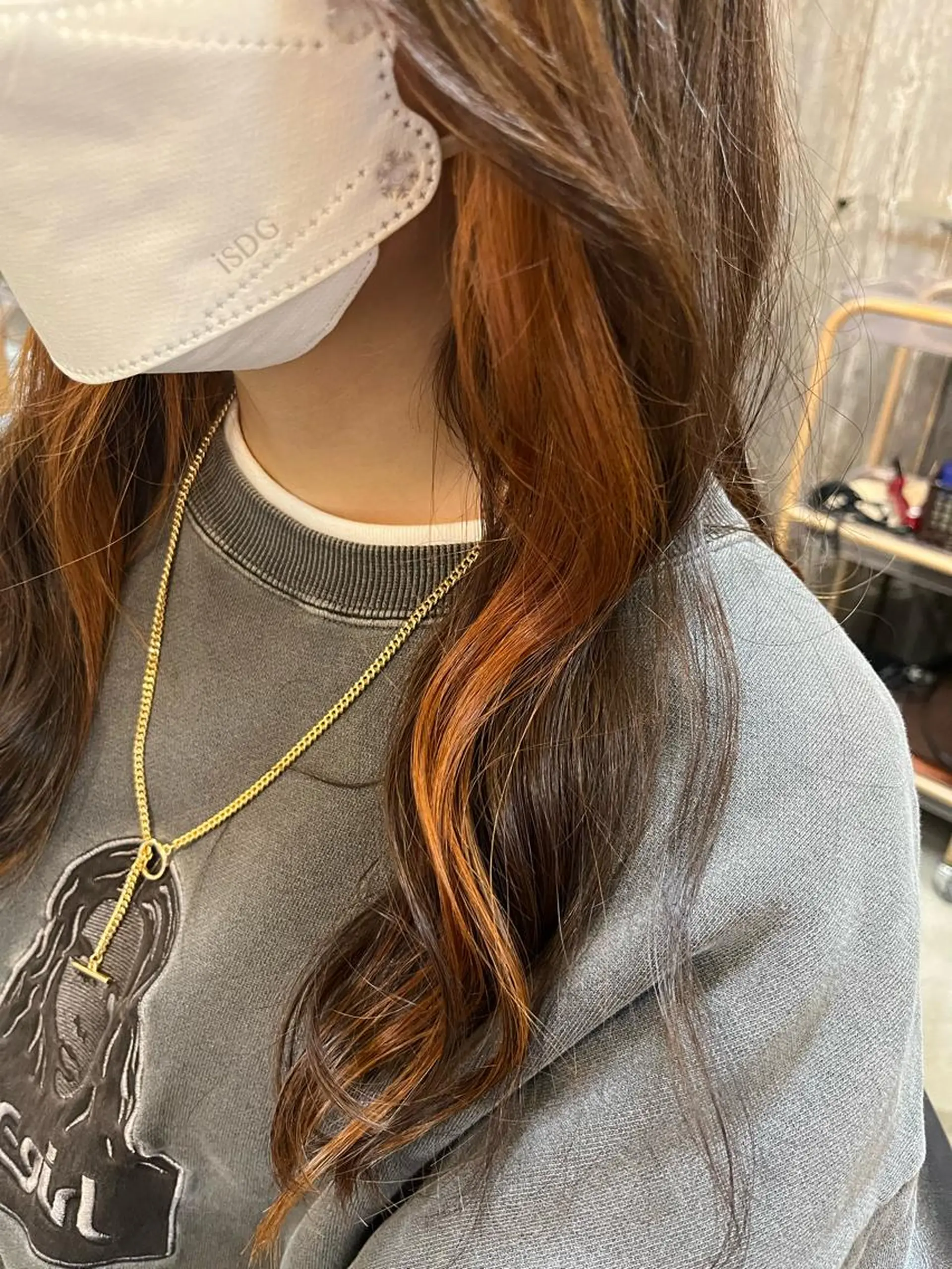 カラー 三品 早妃のヘアスタイル