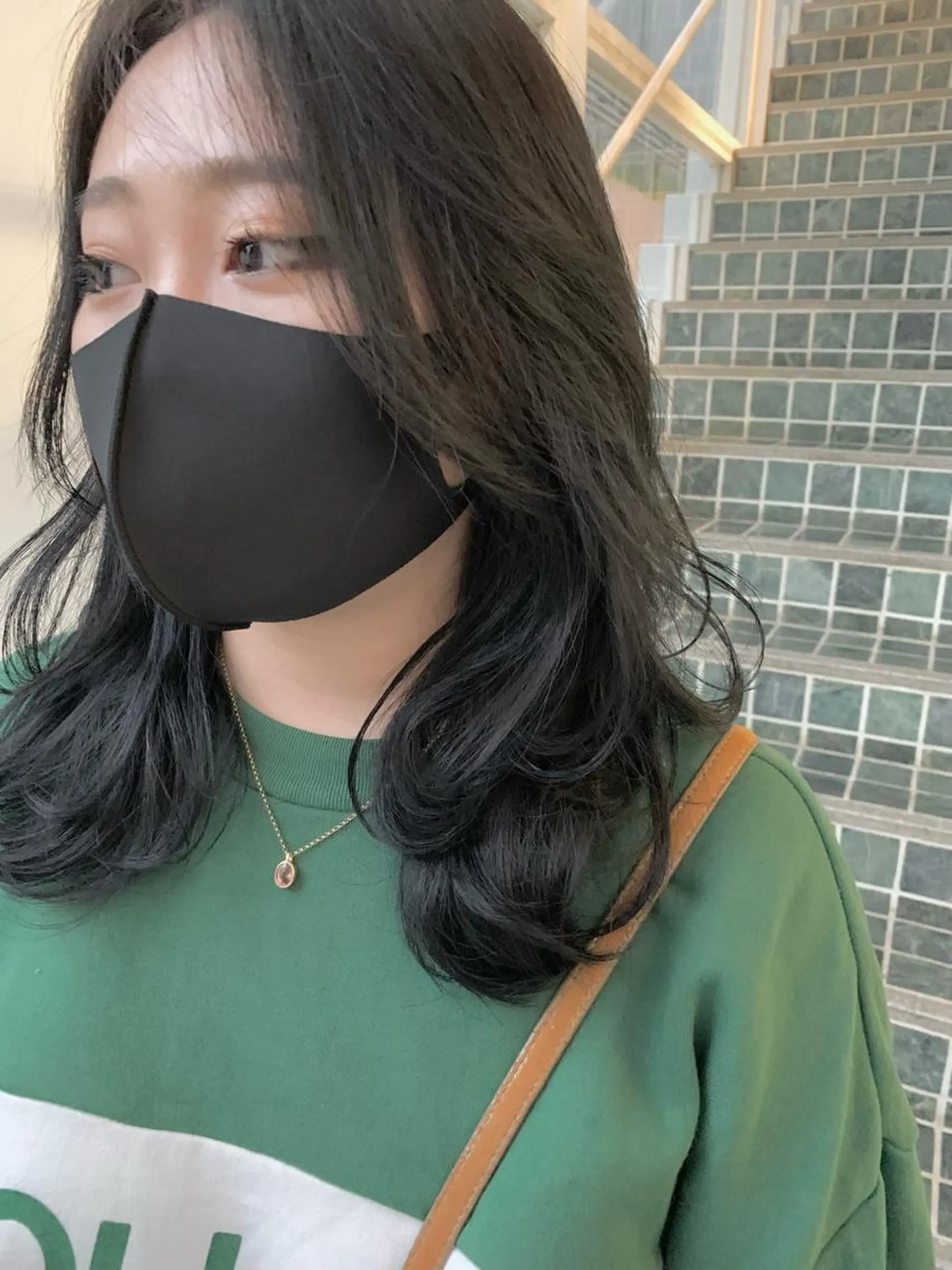 セミロング カラー セミロングパーマ ベージュカラー ブリーチ イヤリングカラー ハイライトカラー SALOWIN表参道店所属・マンツーマン×半個室 まちだきょうすけのヘアスタイル