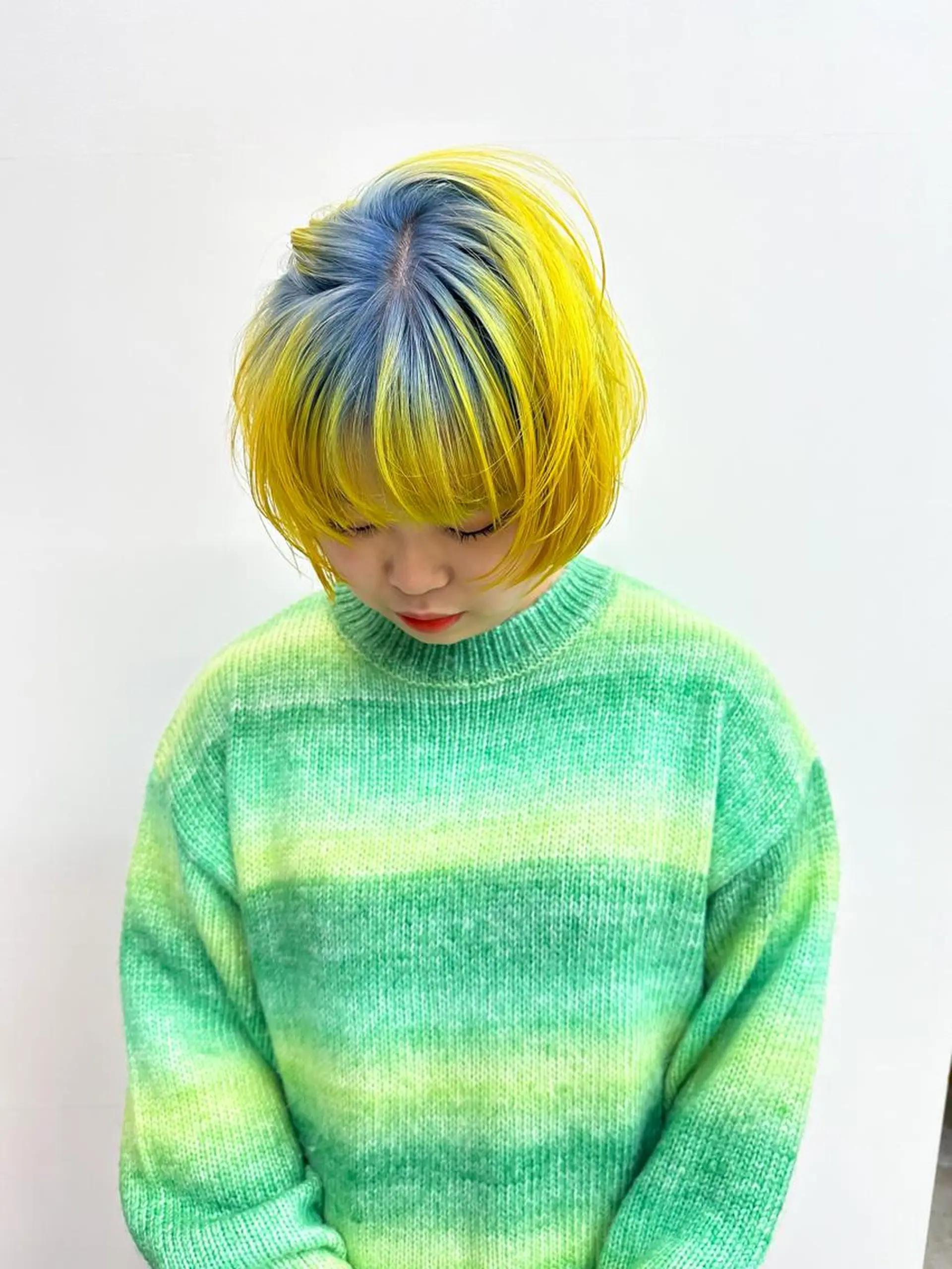 ショート カラー ブルーカラー デザインカラー イエローカラー カット ヘアカラー 似合わせカット ケアパーマ喜来雅由のヘアスタイル