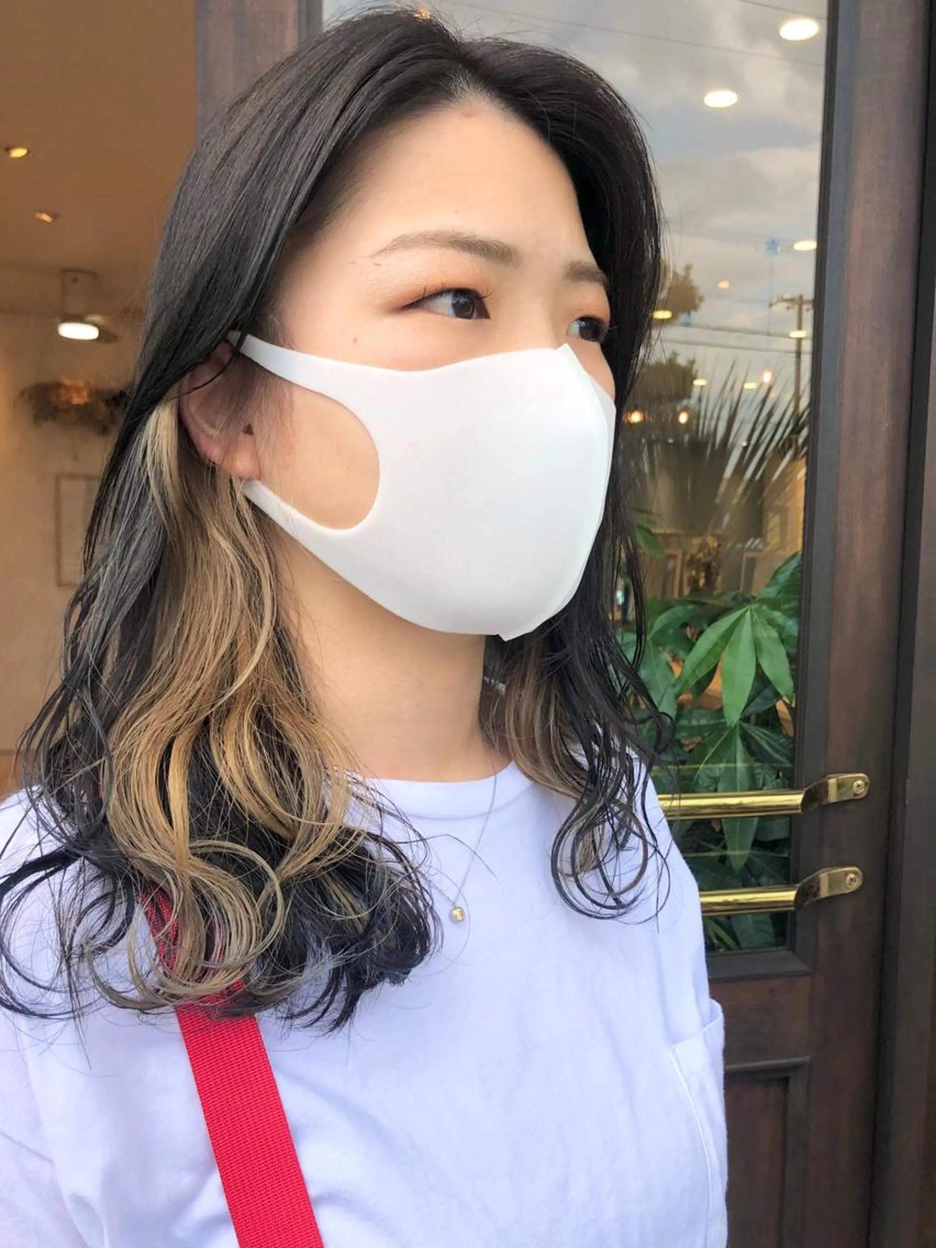 カラー ベージュカラー イヤリングカラー グレージュ 三村 桜生のヘアスタイル