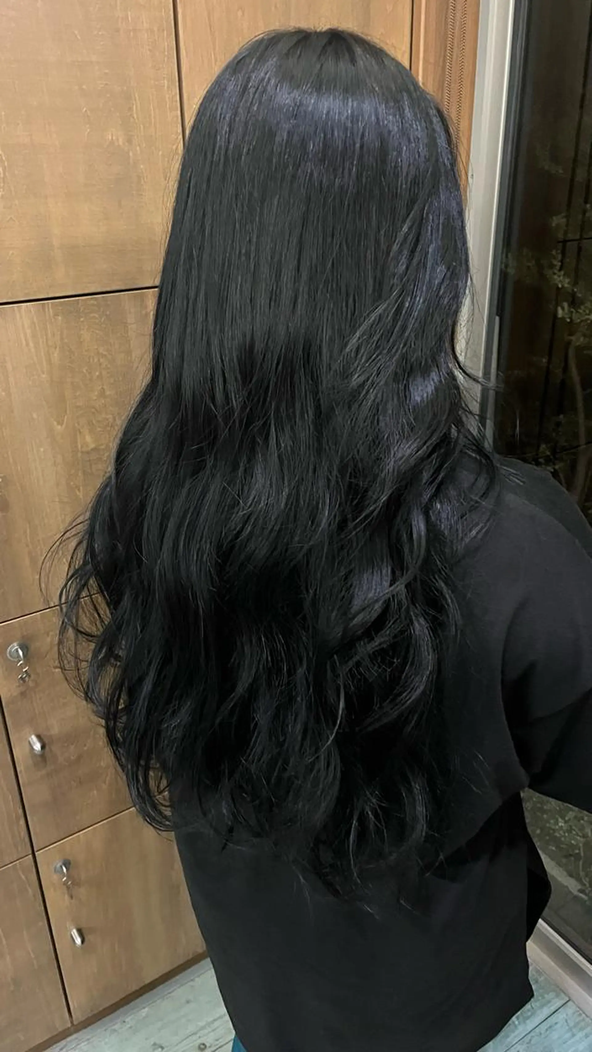 ロング カラー 黒髪 ブルーカラー ブルーブラック 栗林 姫花のヘアスタイル