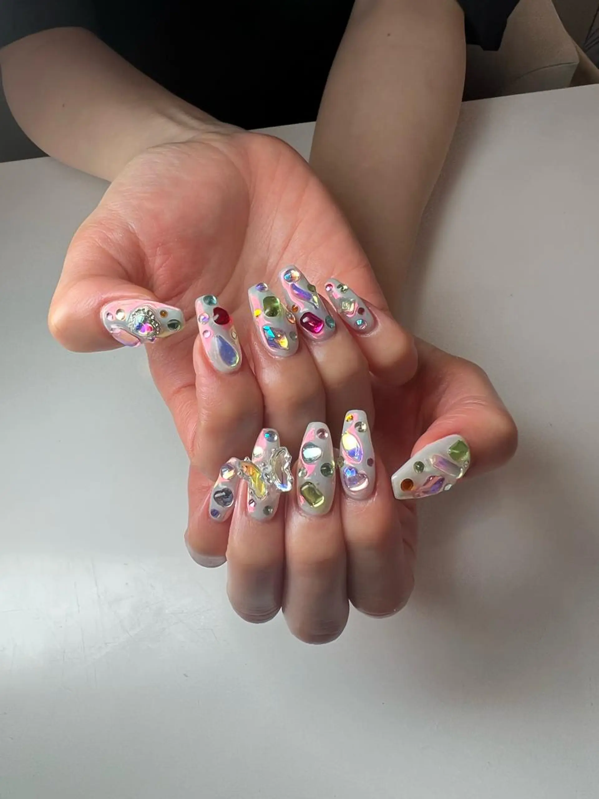 ミディアム ONIKA Nail 青山通り店所属・ONIKA Nail 表参道A4🦋2分のネイルデザイン
