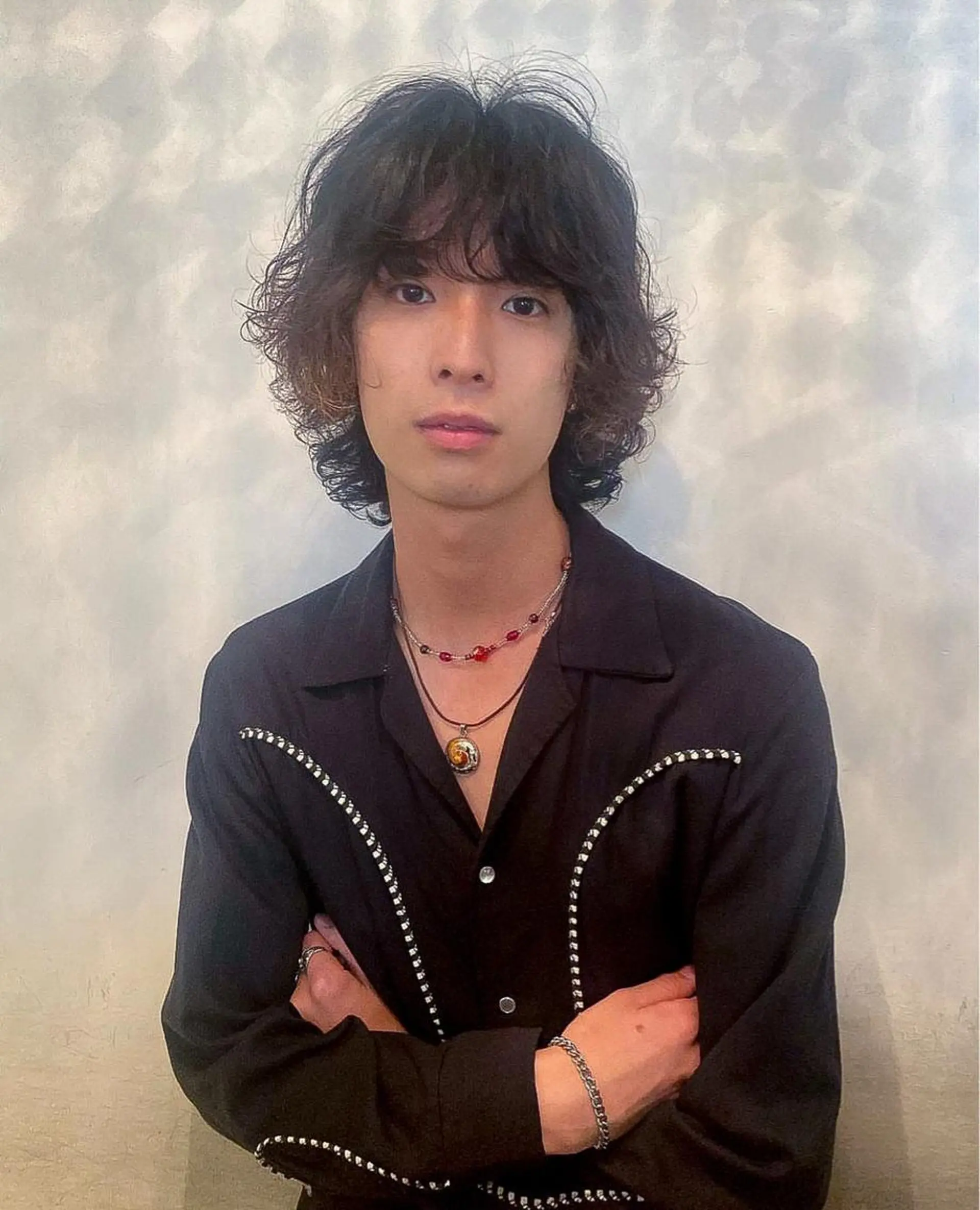 ミディアム パーマ メンズ 鈴木 隼人のヘアスタイル