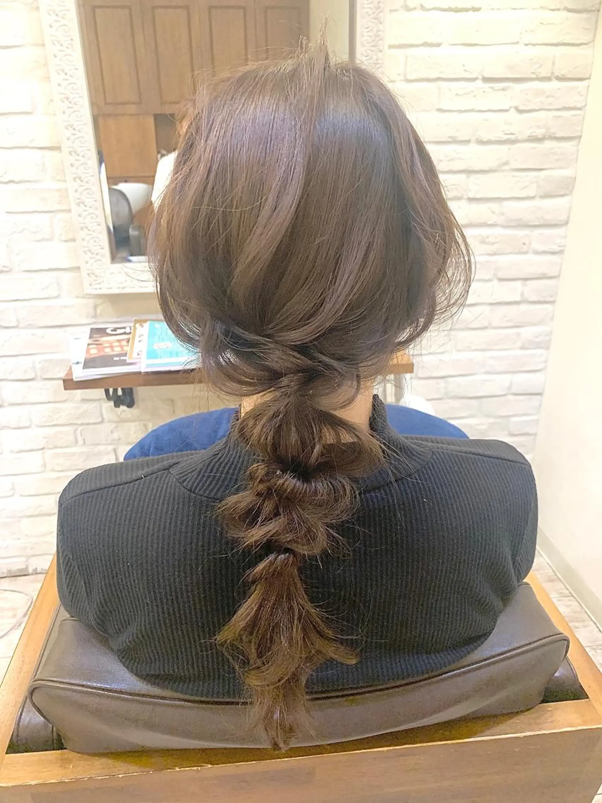 セミロング カラー ヘアアレンジ アッシュ 飯塚 沙衣のヘアスタイル