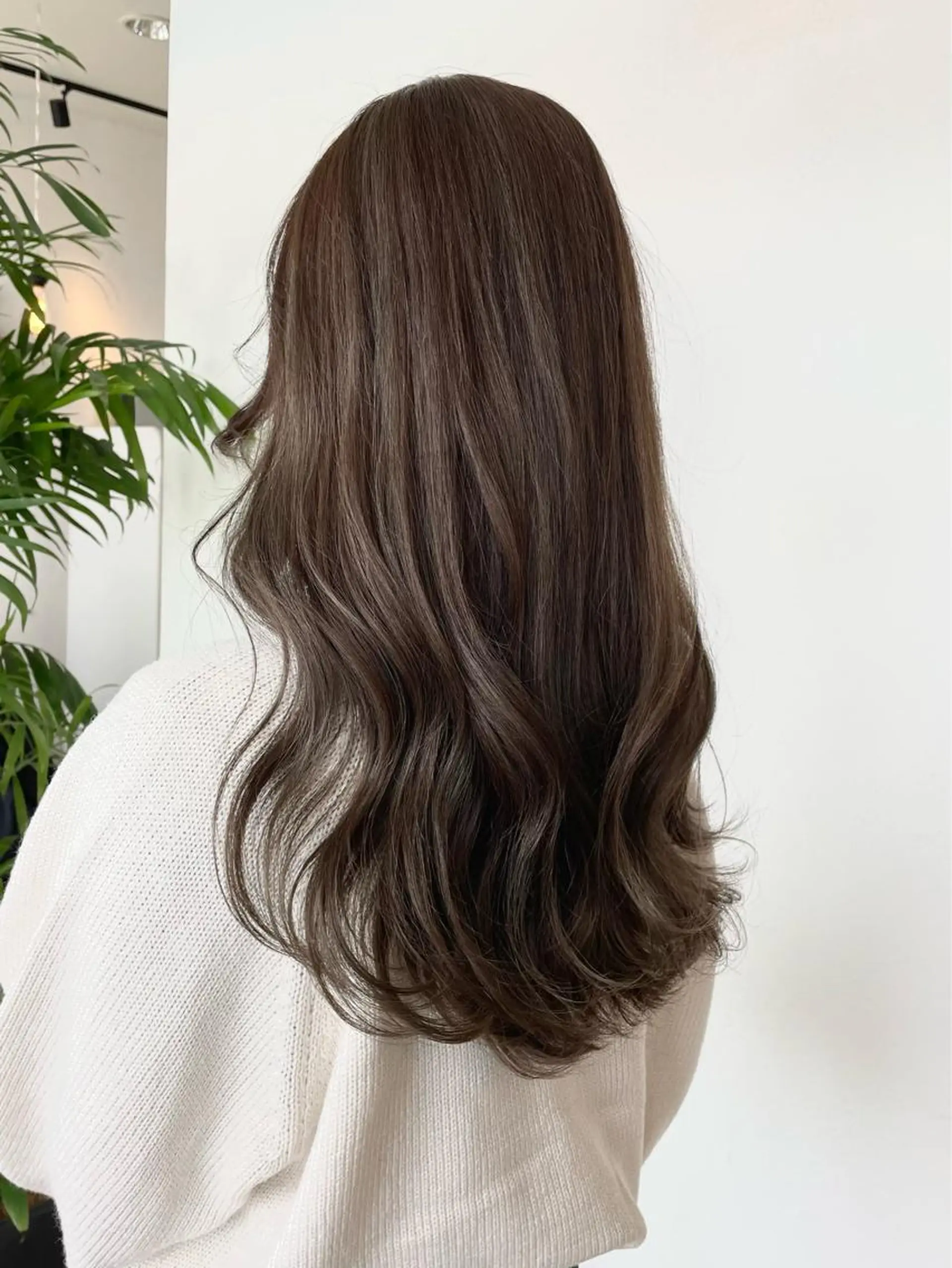 ロング カラー ダークグレー ダークグレージュ グレージュ ハイライトカラー オレンジ 錦 茉李のヘアスタイル
