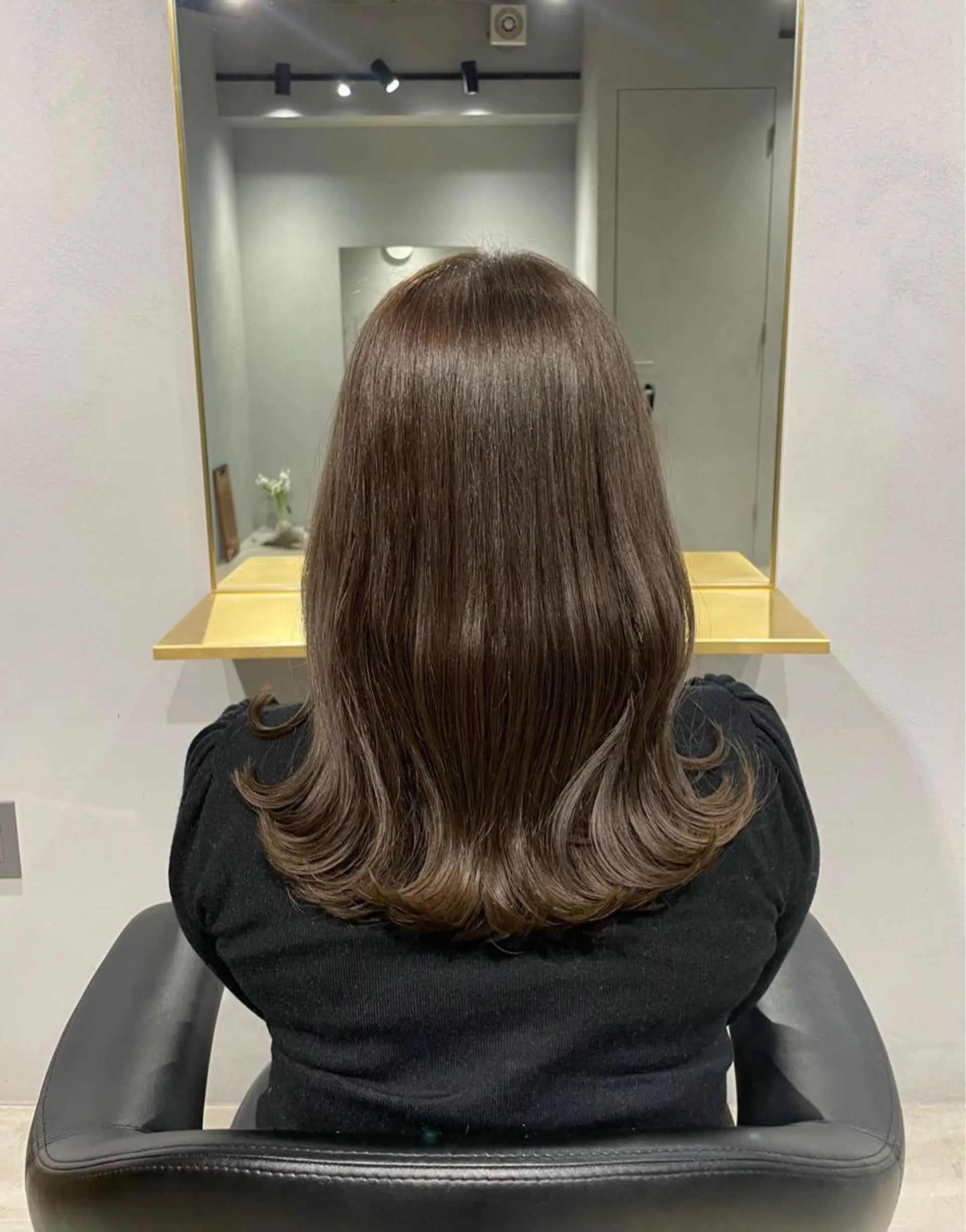 セミロング カラー ベージュカラー ブリーチ ダブルカラー ブリーチなしカラー 【arc】Ruri コテ巻き風パーマのヘアスタイル