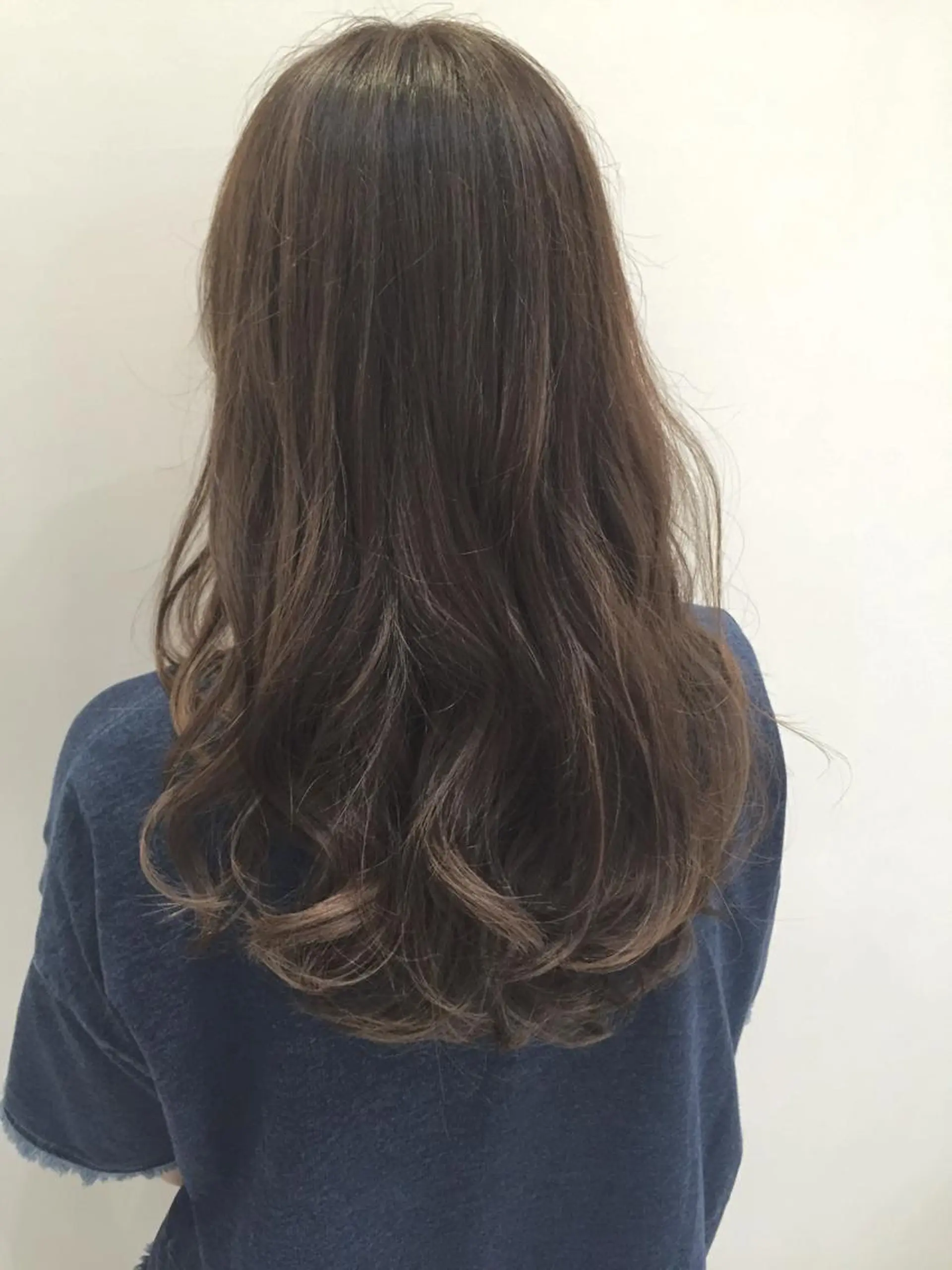 セミロング カラー グレージュ ハイライトカラー ハイライト ラフィスヘアードープ所属・[外国人風カラー] 田中健太のヘアスタイル
