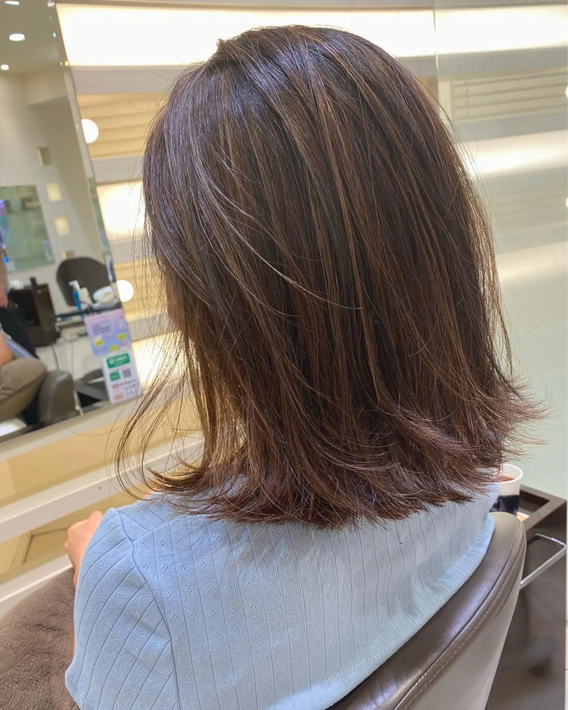 ミディアム カラー ベージュカラー ハイライトカラー ハイライト カット ヘアカラー トリートメント プレイングカラー🤍 細めハイライトのヘアスタイル
