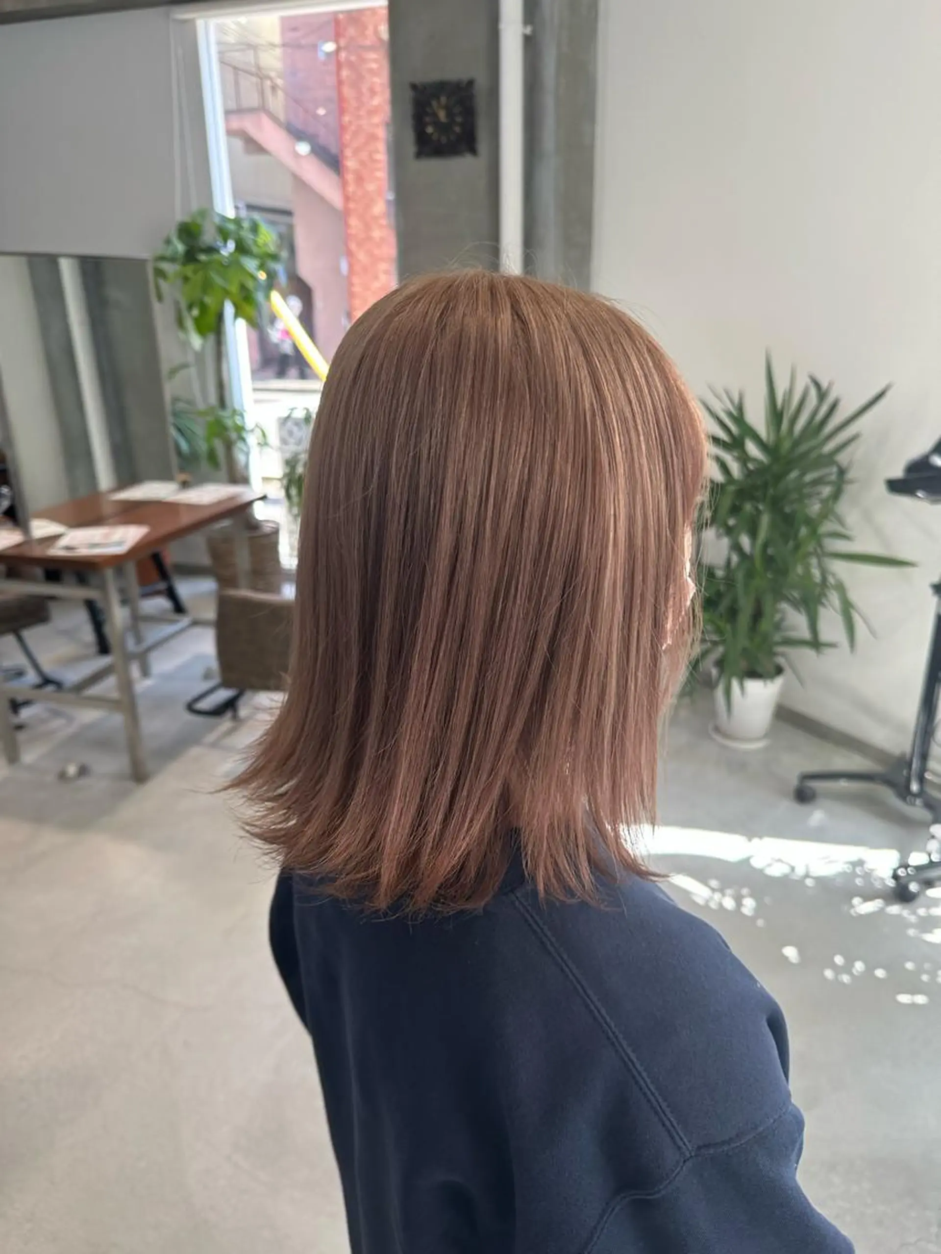 セミロング カラー ブリーチ ピンクカラー カイリ /レイヤーカットのヘアスタイル