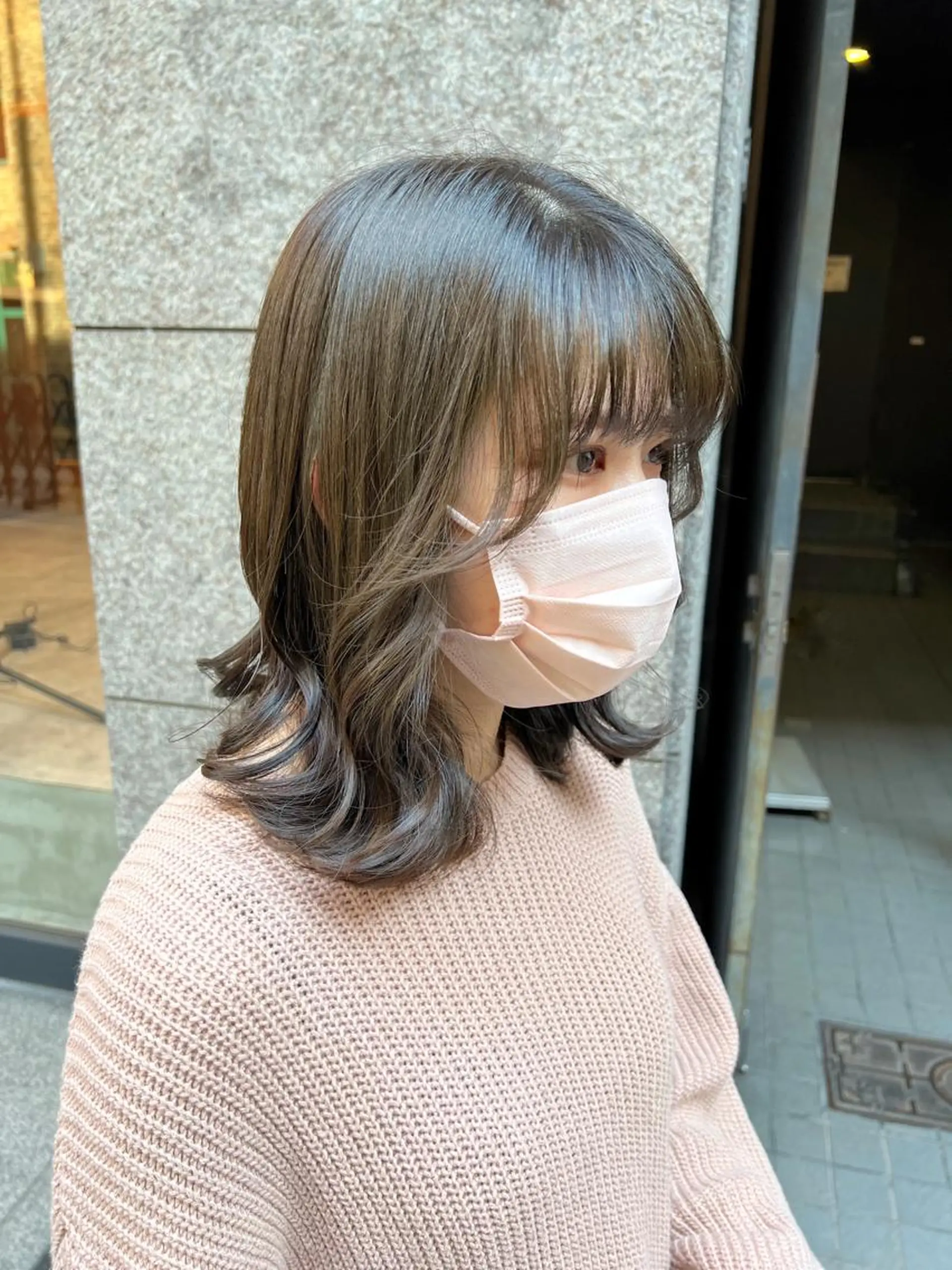 ミディアム カラー ベージュカラー オリーブベージュ ノイシキ サキのヘアスタイル
