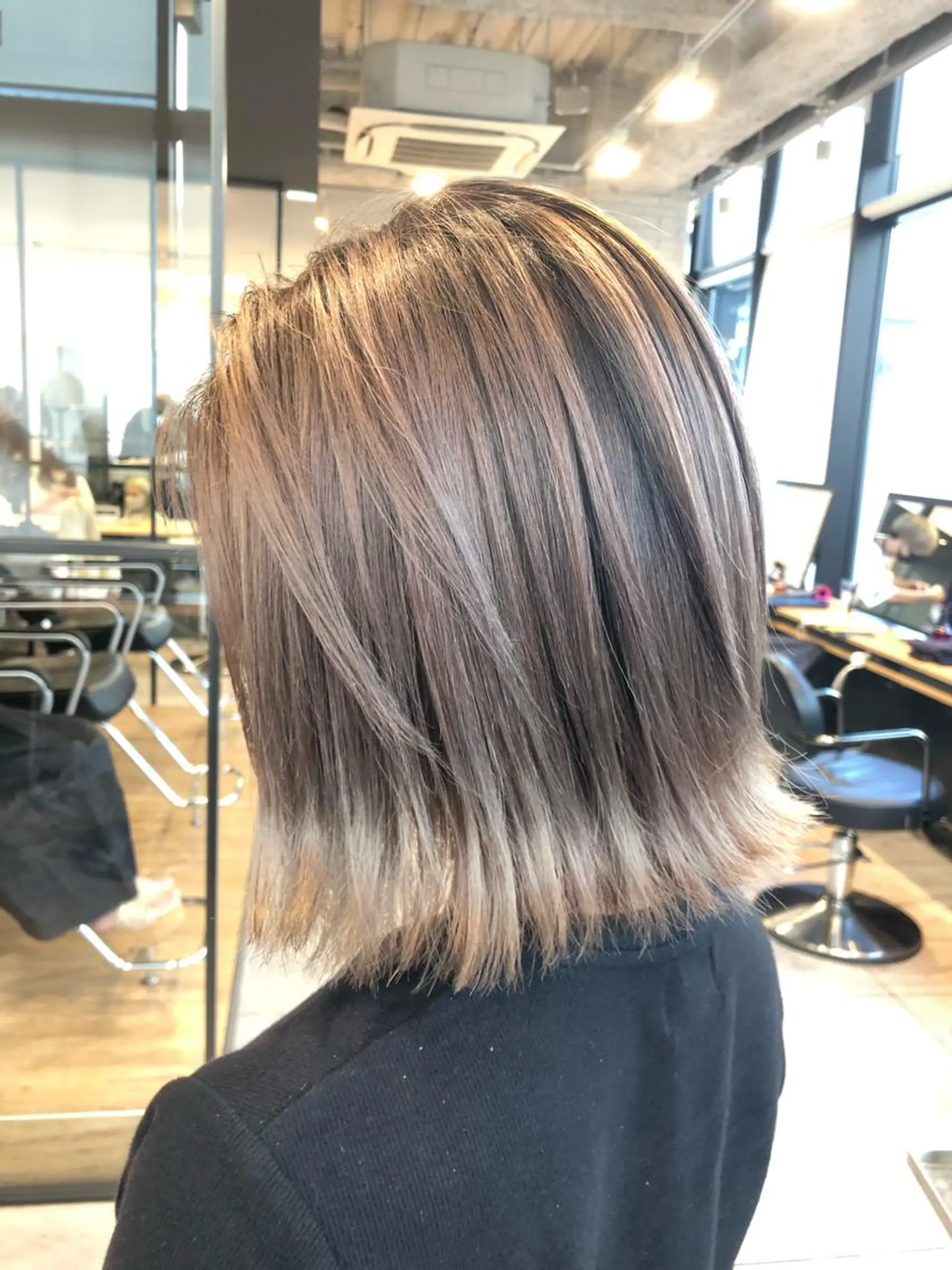 ミディアム ヘアカラー 顔タイプ診断®︎ ハイトーンカラーのヘアスタイル