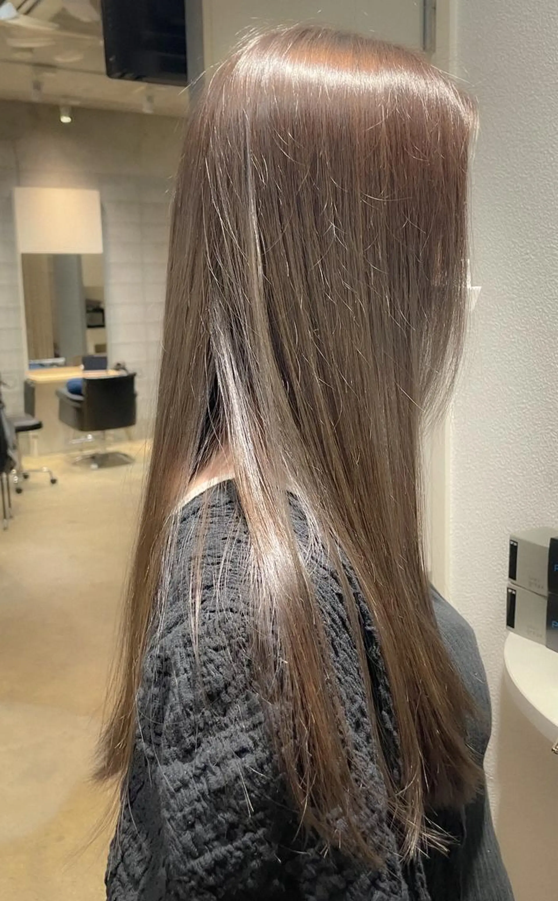 ロング カラー アッシュ ブリーチ ブリーチなしカラー シルバー シルバーアッシュ ヘアカラー 💖三軒茶屋💖 KANAMIのヘアスタイル