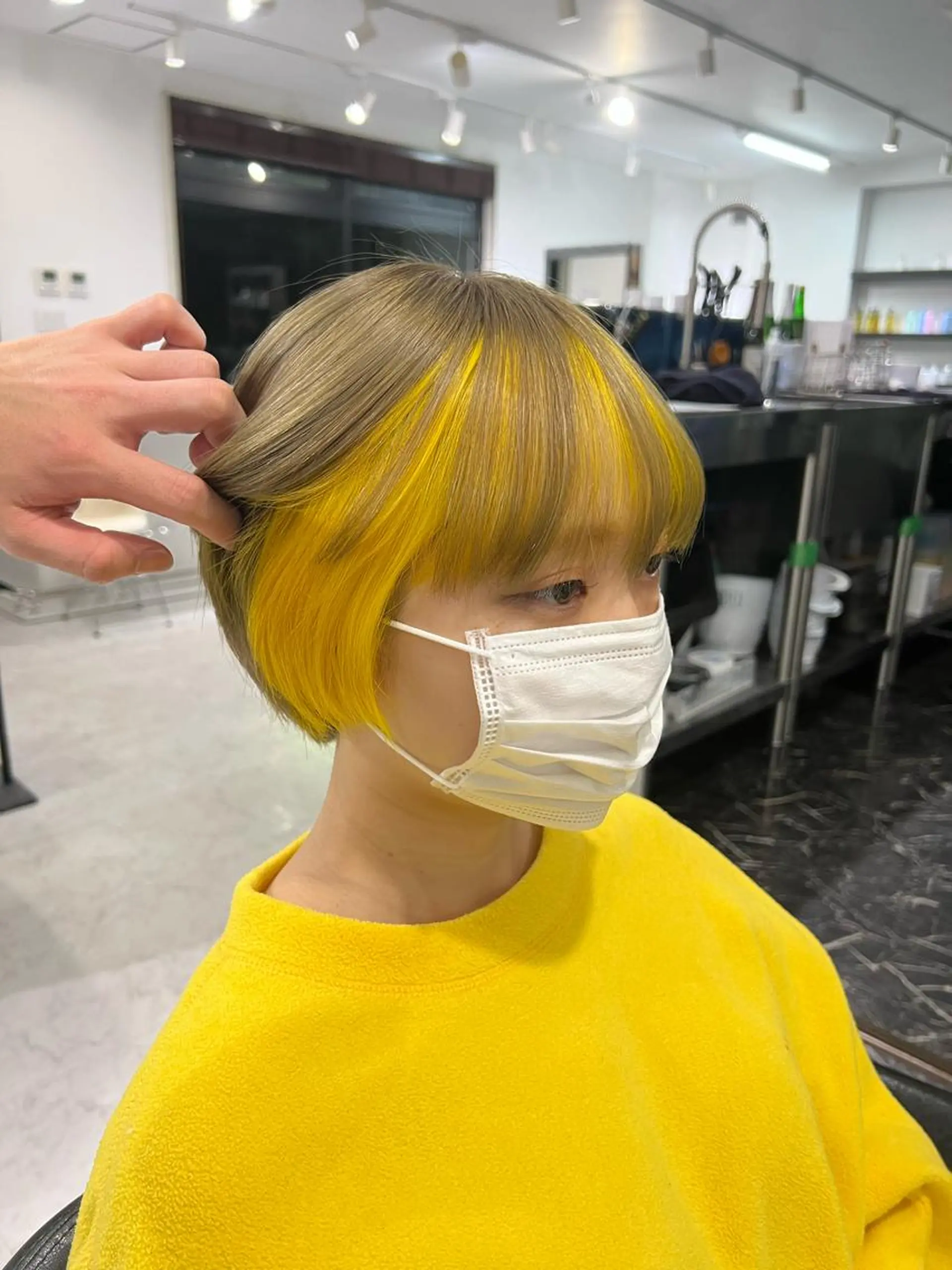 ショート カラー ヘアアレンジ ブリーチ イエローカラー ヘアカラー トリートメント 飛田 楓信のヘアスタイル