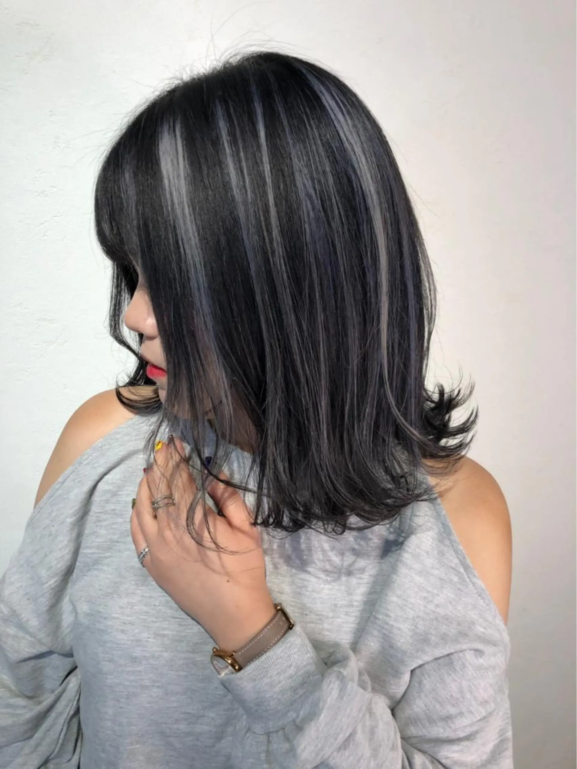 ミディアム カラー _WHITE 天神店のヘアスタイル