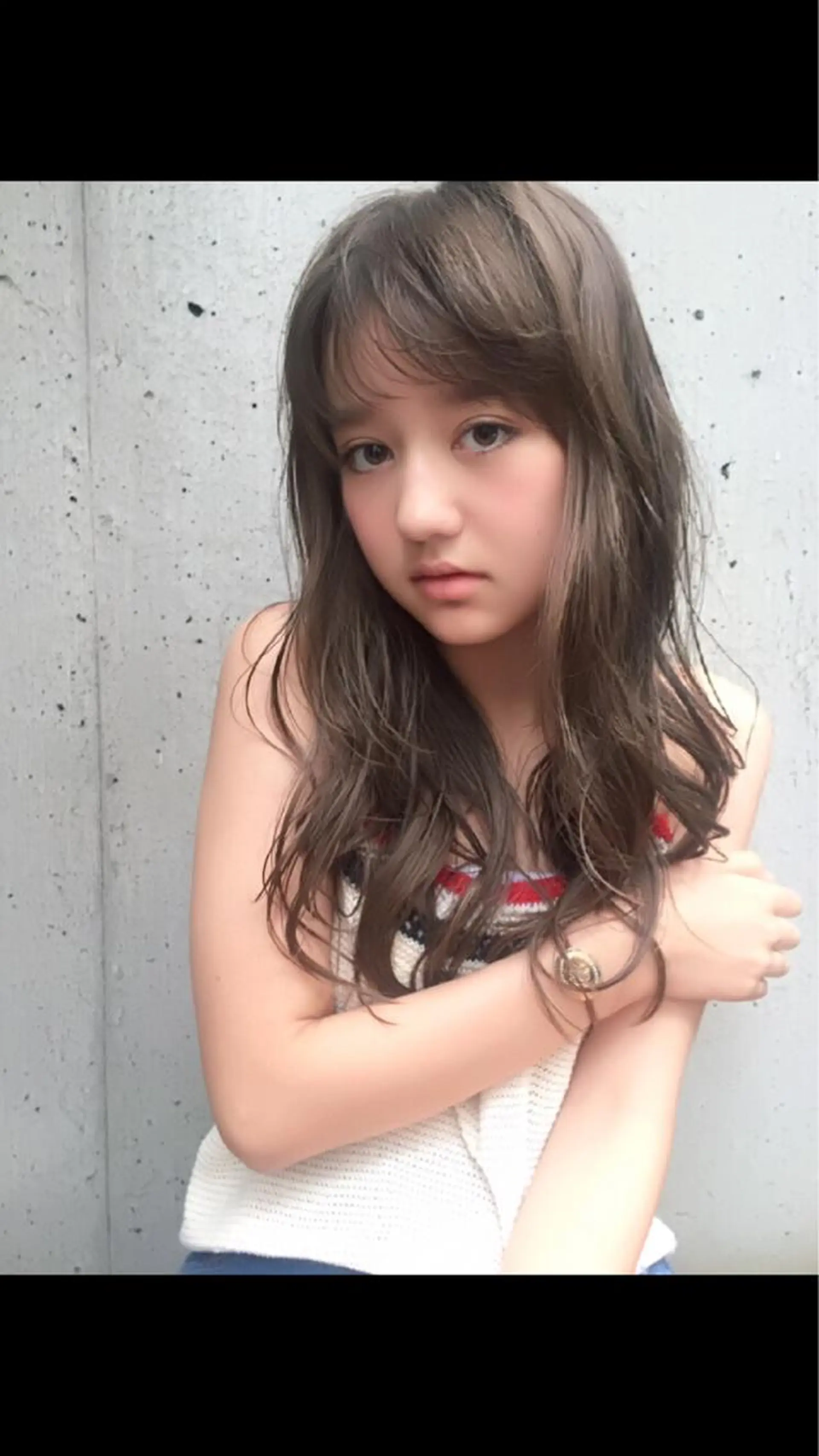 セミロング カラー ベージュカラー ハイライトカラー ハイライト FOLK所属・白髪ぼかしハイライト バレイヤージュヤマトのヘアスタイル
