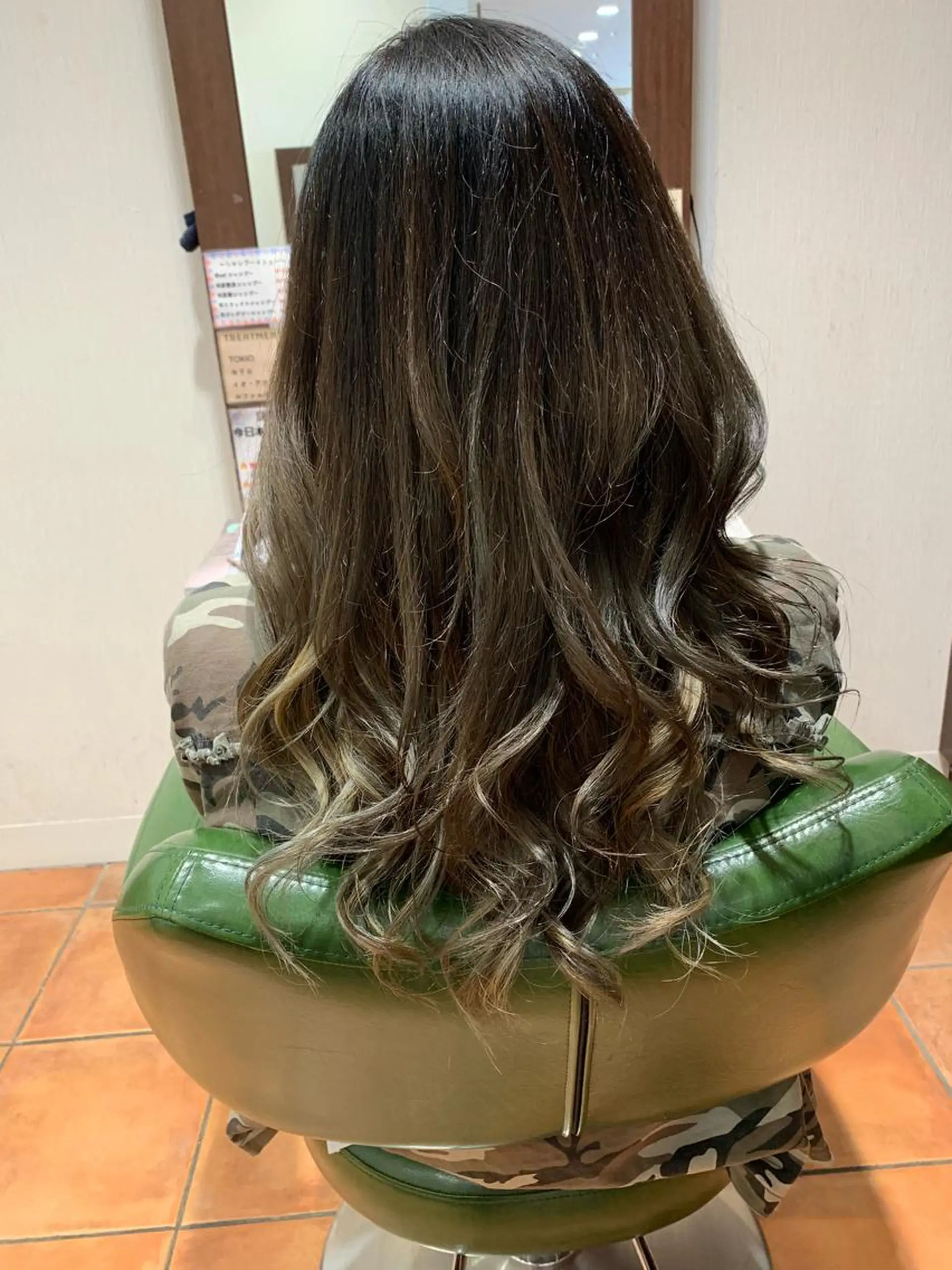 ミディアム カラーリスト菅澤 岳のヘアスタイル