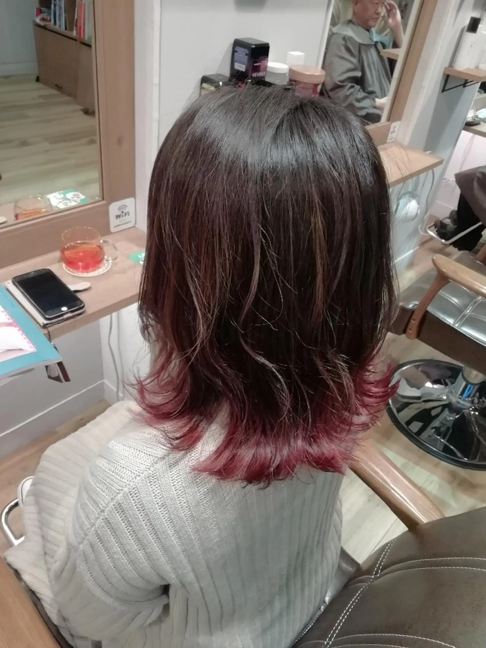 カラー ブリーチ ハイライトカラー ピンクカラー レッドカラー ヘアカラー トリートメント 堀 望美のヘアスタイル