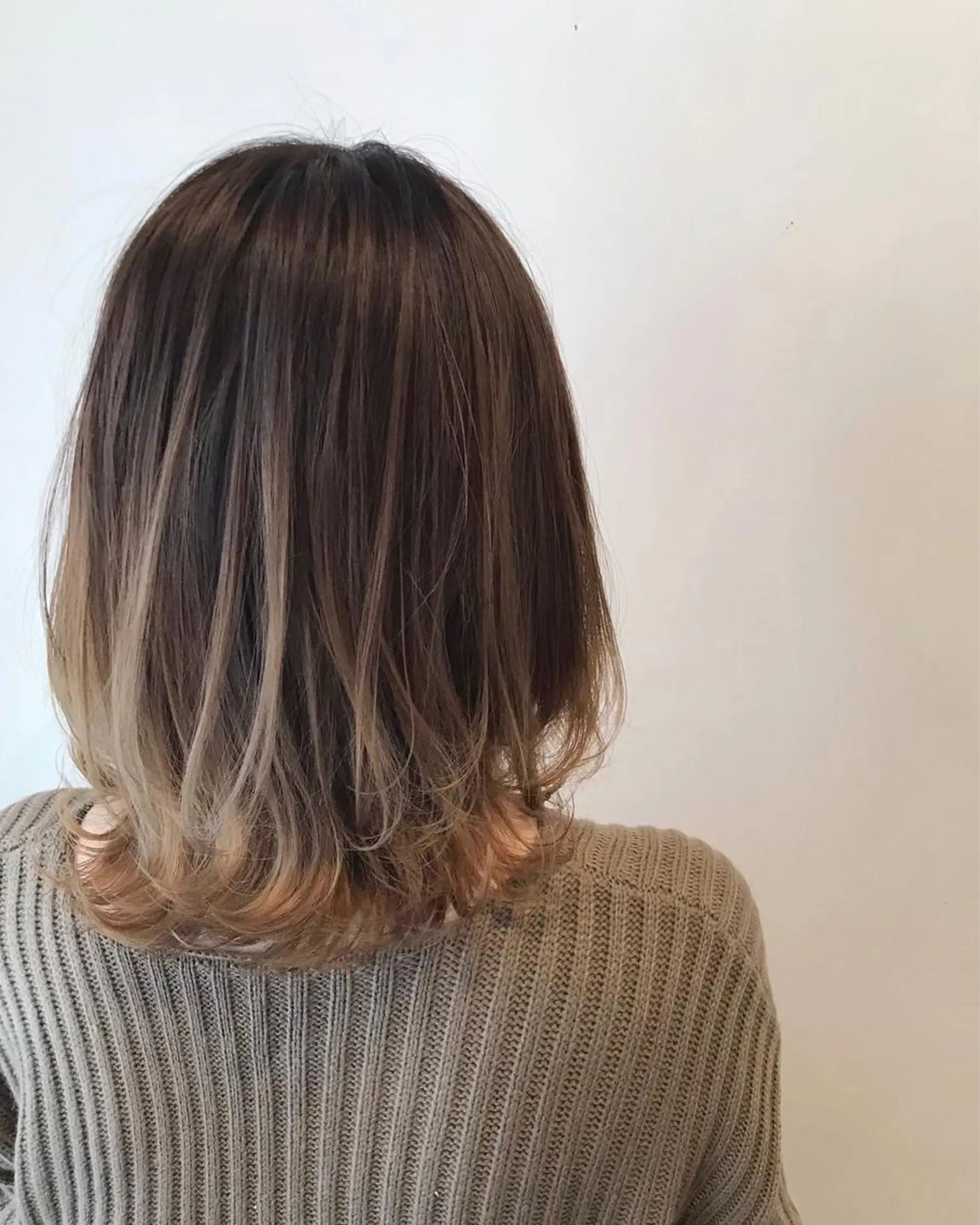 ミディアム カラー ブリーチ グラデーションカラー ハイライトカラー ハイライト ≫  𝟓 ¹/₄所属・mayo 🐄🌈のヘアスタイル
