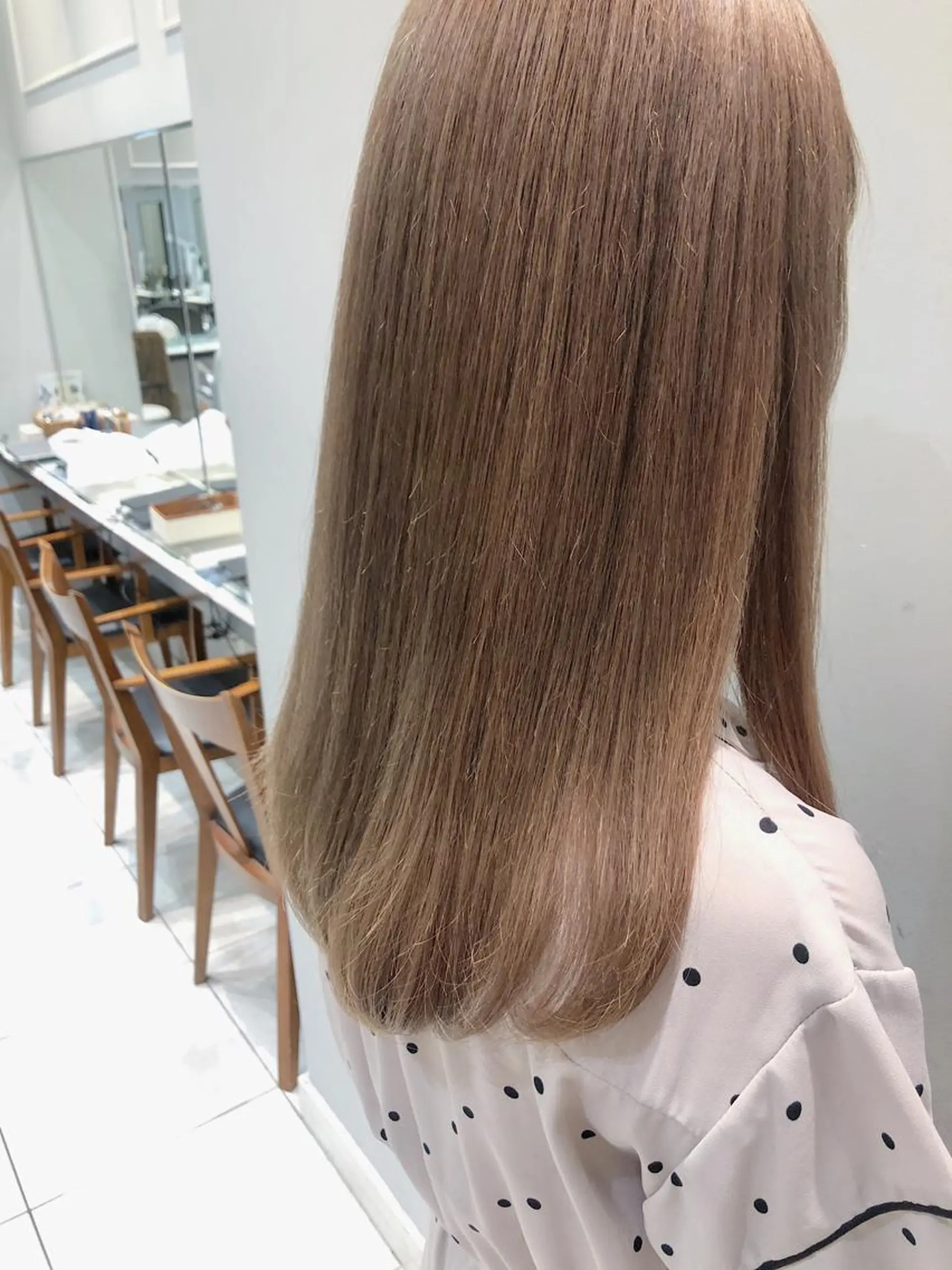 ロング カラー ベージュカラー ブリーチ ミルクティーベージュ ヘアカラー トリートメント 韓国ヘア🇰🇷 トヨキトキコのヘアスタイル