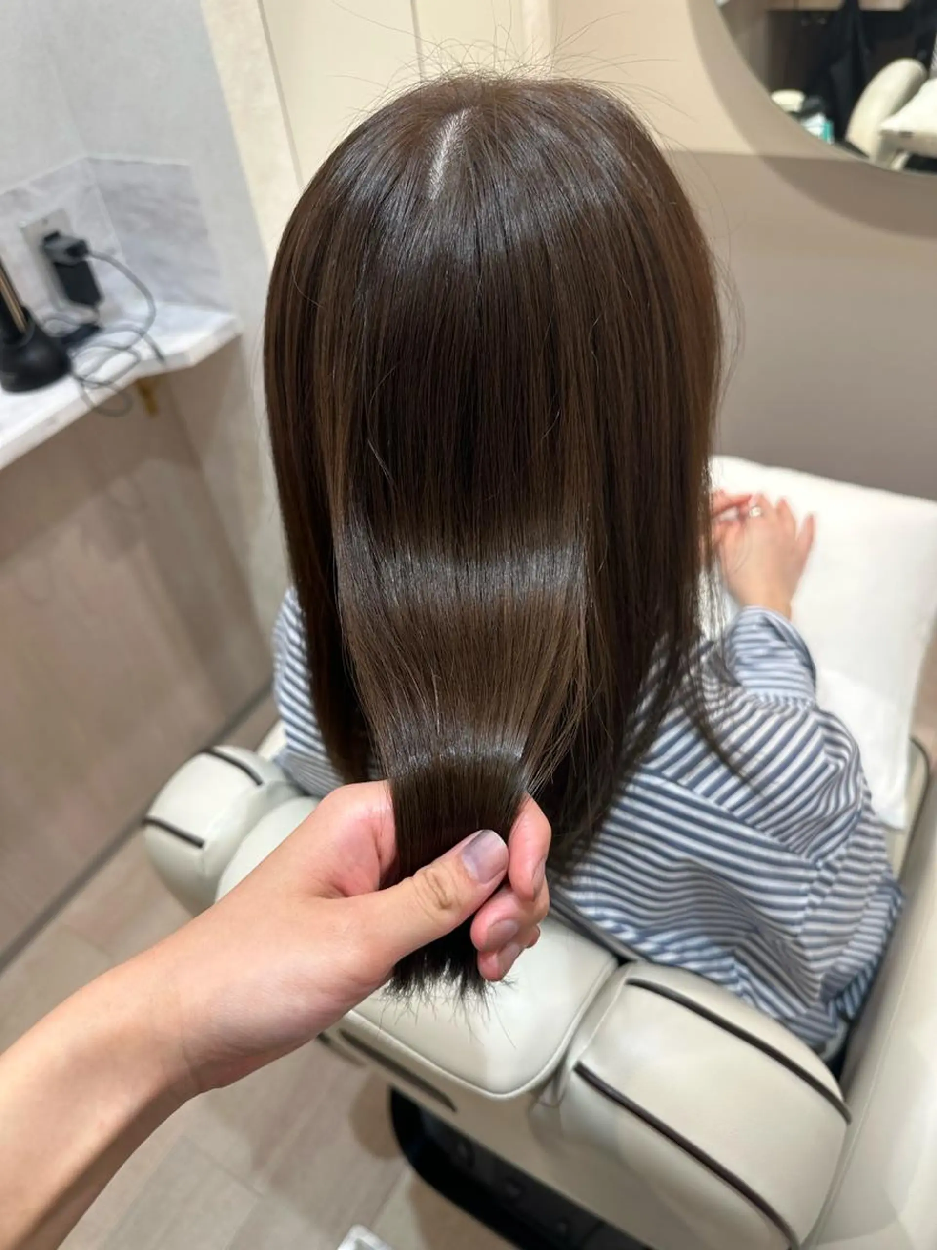 セミロング マツザキ チナツのヘアスタイル