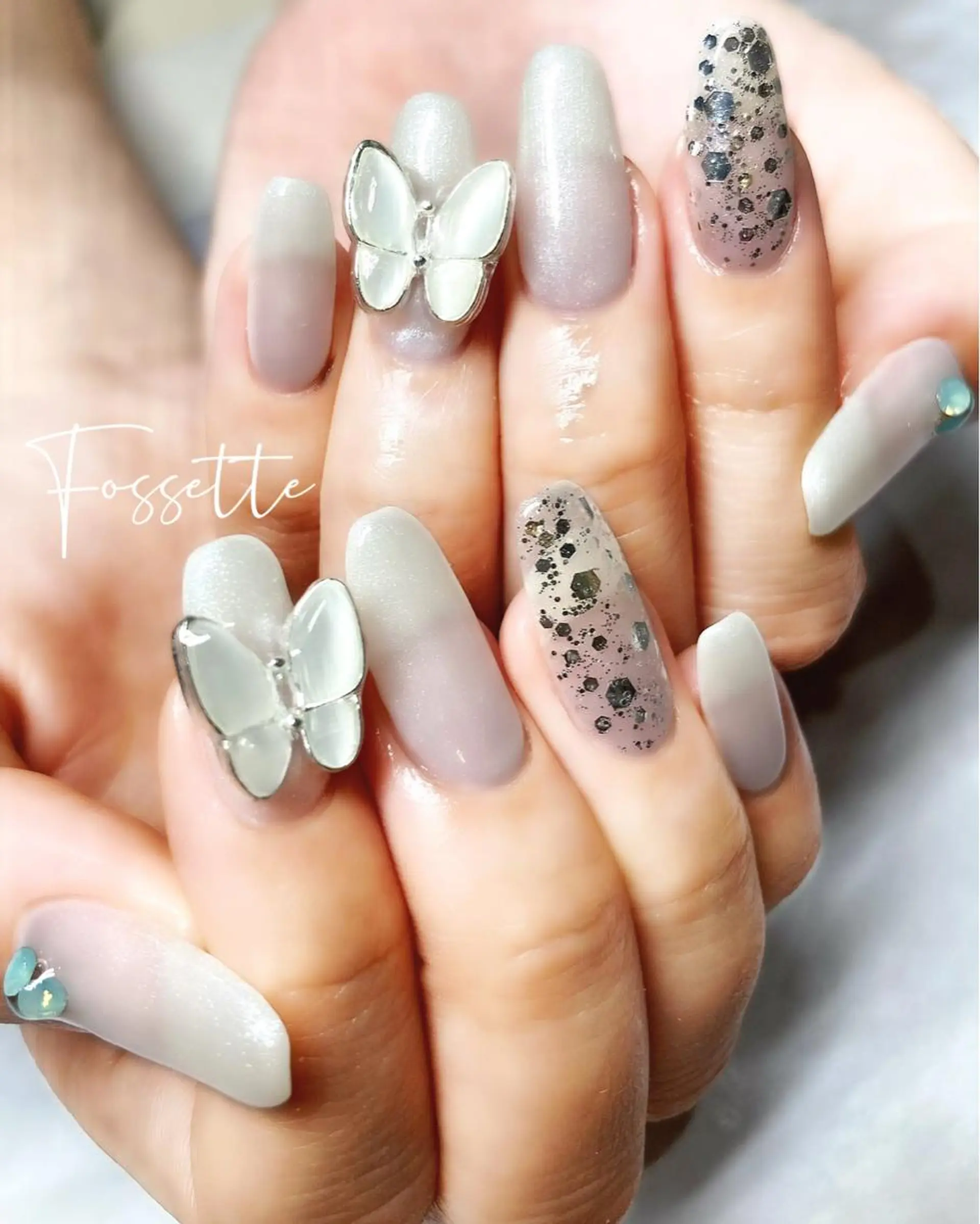 ネイル ホログラムネイル ワンカラーネイル ホワイト 冬ネイル nailsalon Fossetteのネイルデザイン