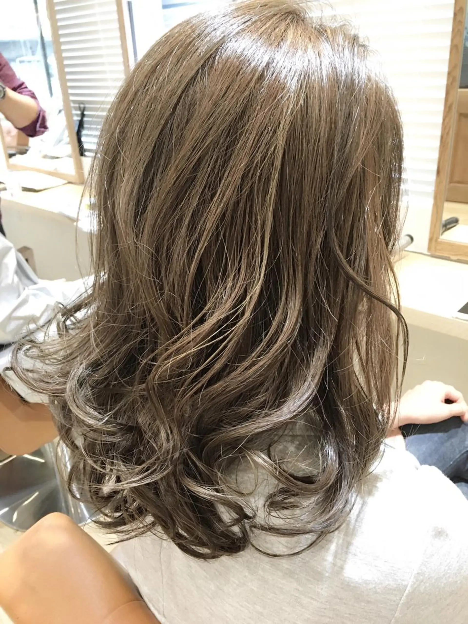 セミロング ハイライト 南都 良太のヘアスタイル