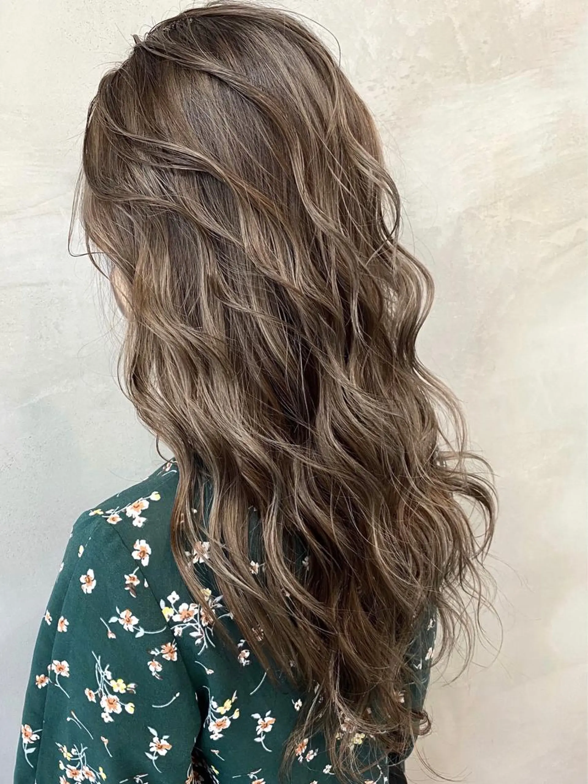 ロング カラー 透明感カラー グレージュ ハイライトカラー ハイライト カット ヘアカラー トリートメント pesca 長町南店 OIKAWAのヘアスタイル