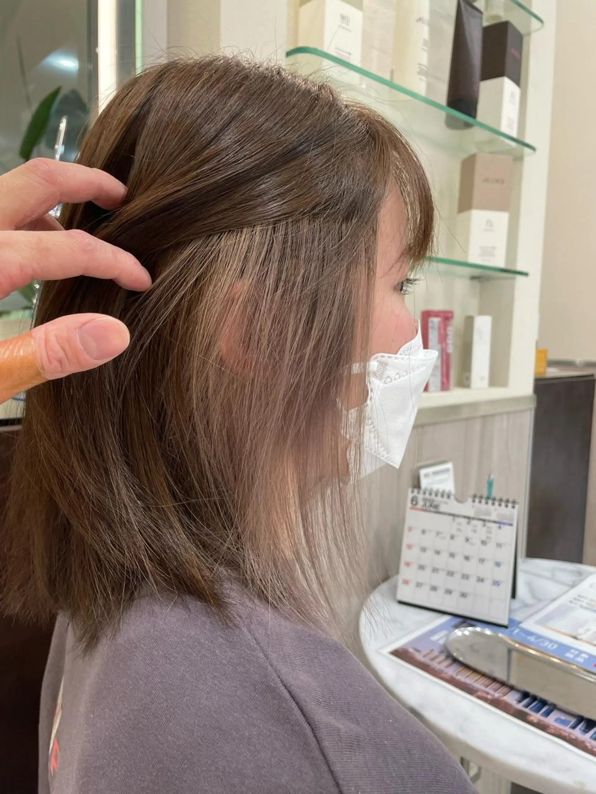 ミディアム カラー ベージュカラー インナーカラー カット ヘアカラー 荒木 理緒のヘアスタイル