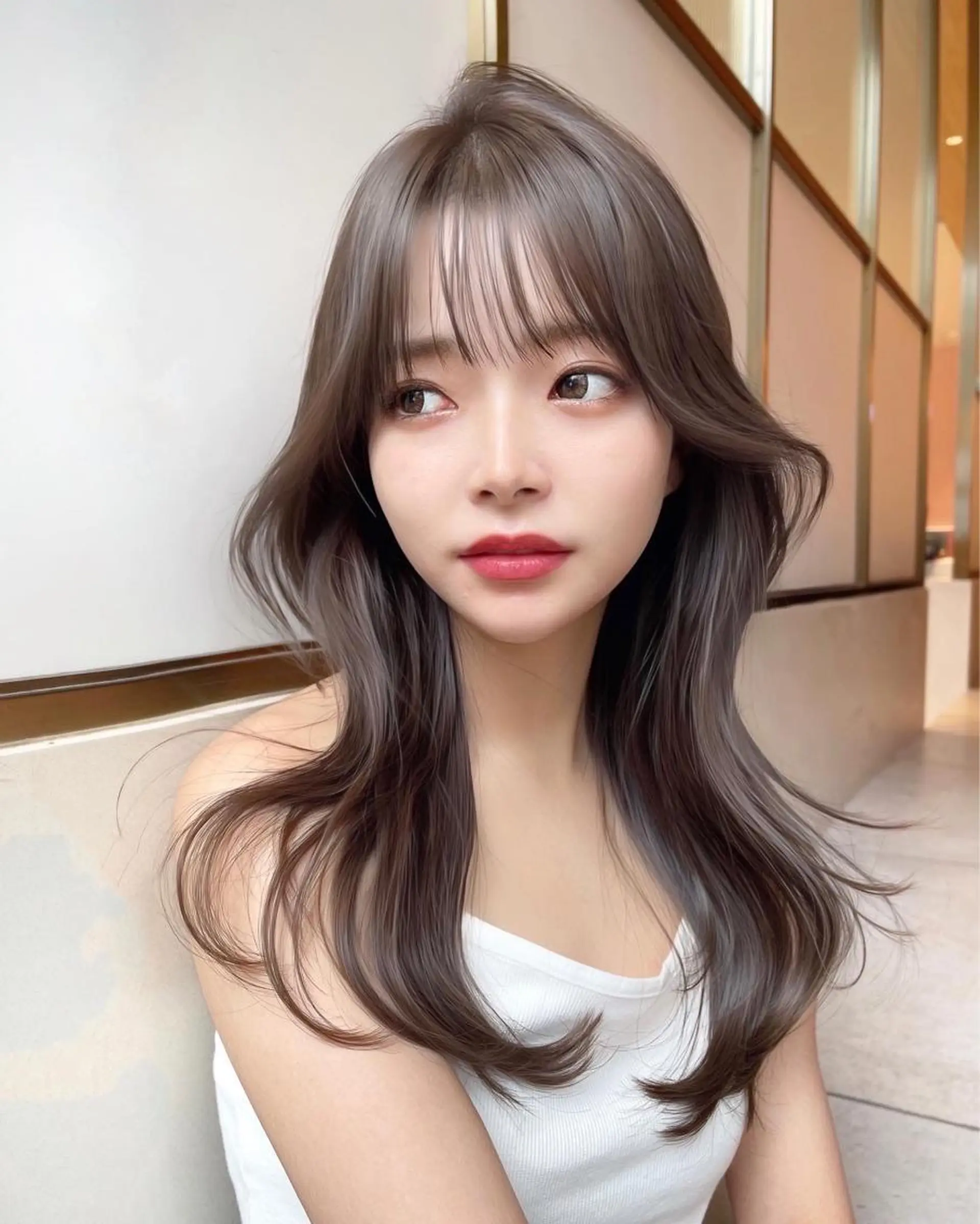 セミロング くびれヘア レイヤーカット 似合わせカット 小顔カット カット ヘアカラー トリートメント ボブパーマ ウルフパーマのヘアスタイル