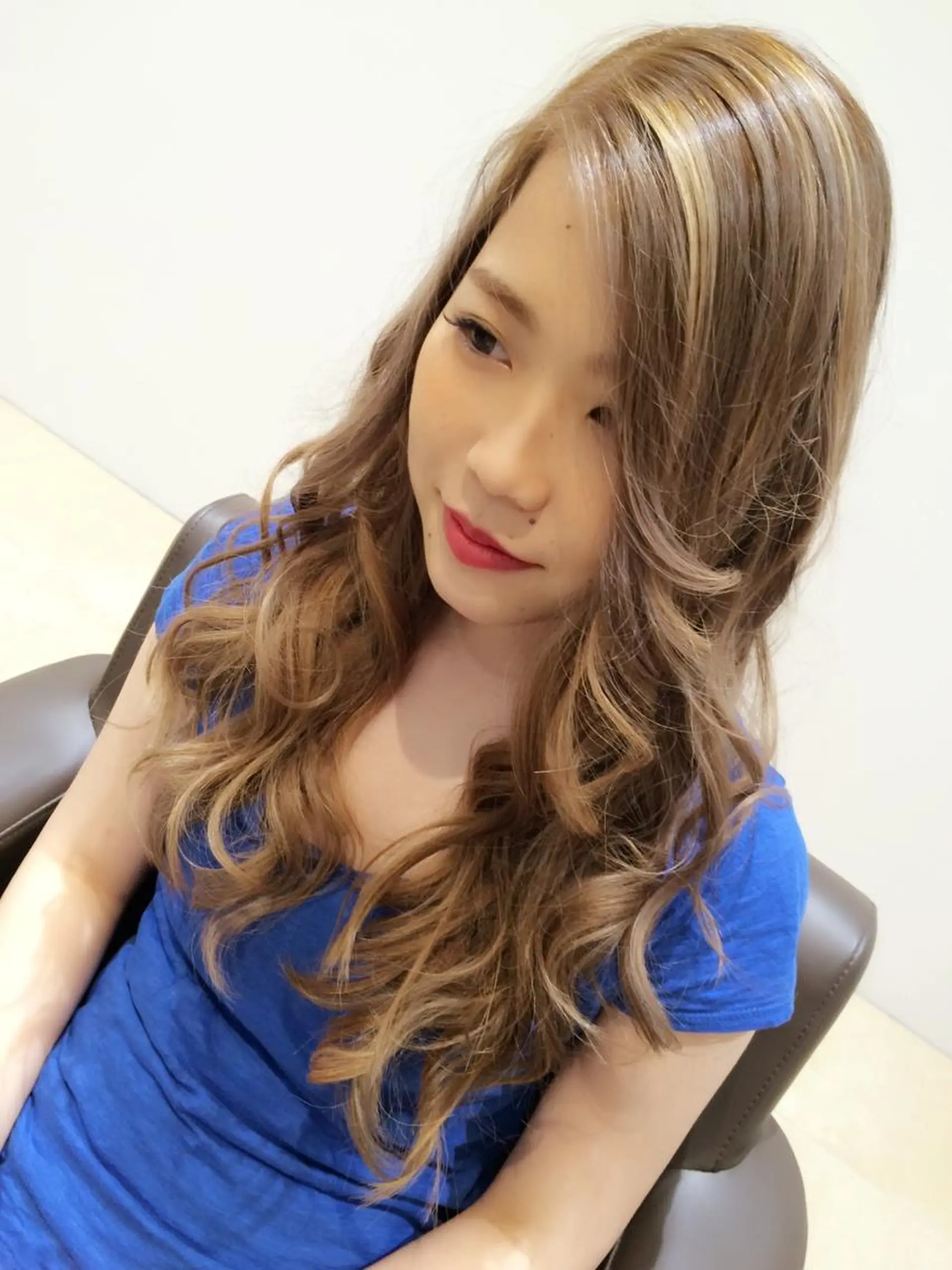 ロング カラー アッシュ ベージュカラー ハイライトカラー ハイライト 佐々木 好乃のヘアスタイル