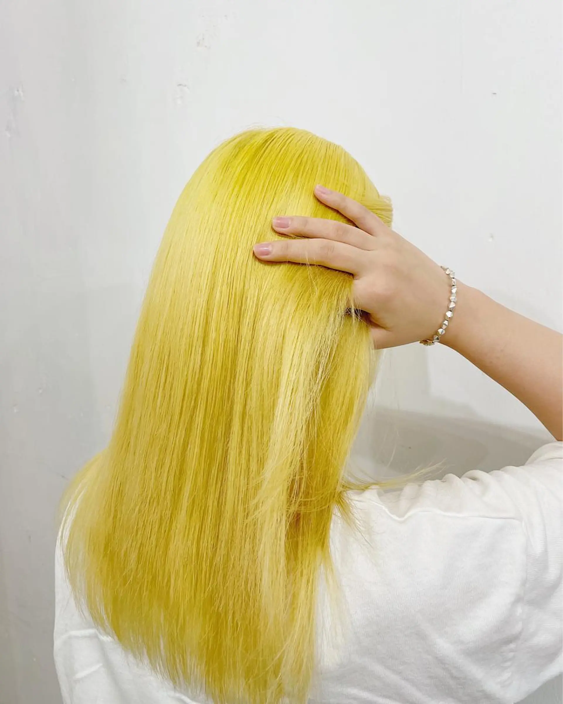 ミディアム イエローカラー ヘアカラー トリートメント 清家 浩貴のヘアスタイル